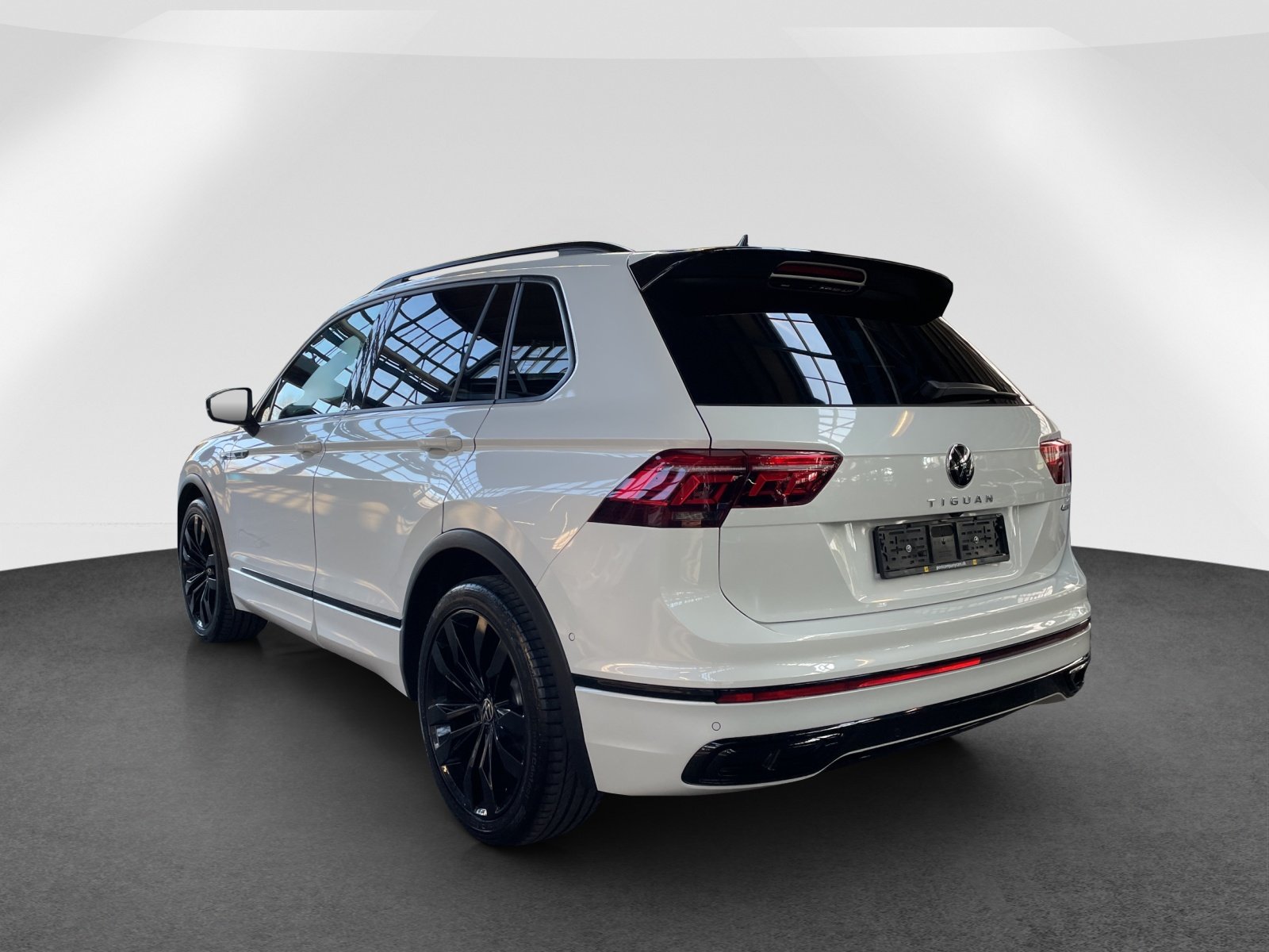 VW Tiguan 2.0 TDI SCR R-Line DSG, Diesel, Second hand / Used, Automatic - 4