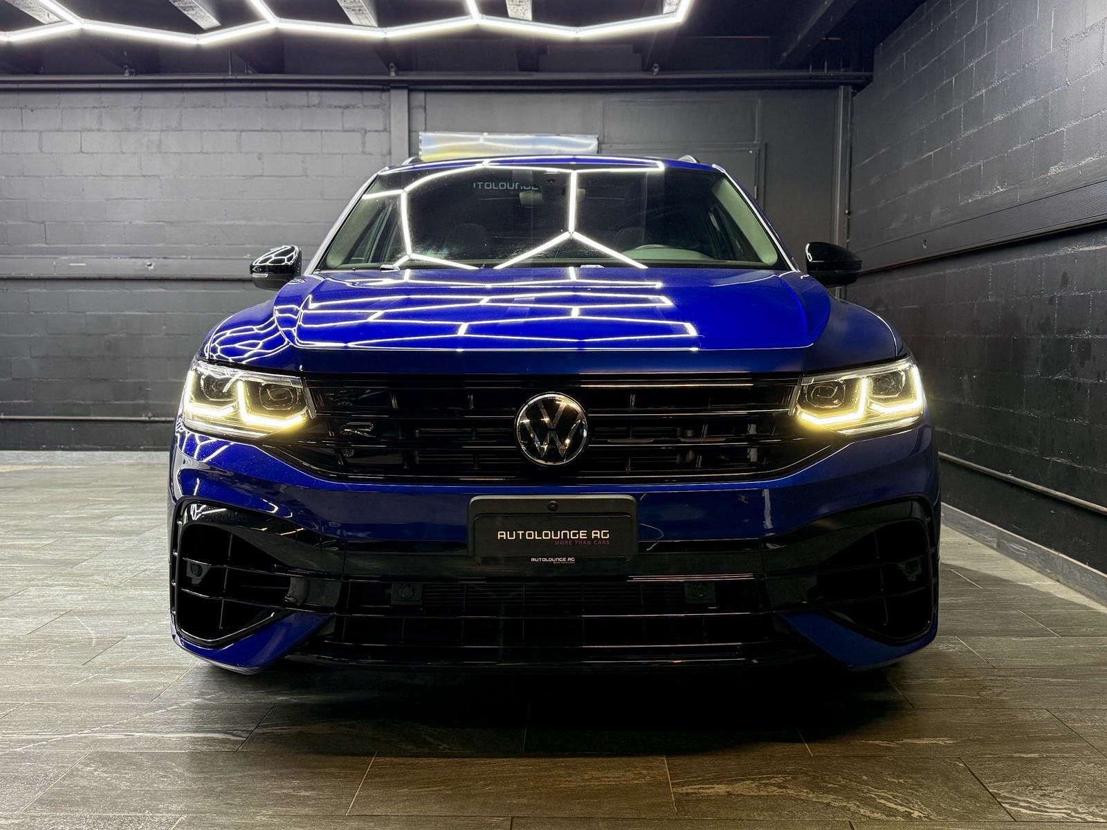 VW Tiguan 2.0TSI R 4Motion DSG *AKRAPOVIC*, Benzina, Occasioni / Usate, Automatico - 3