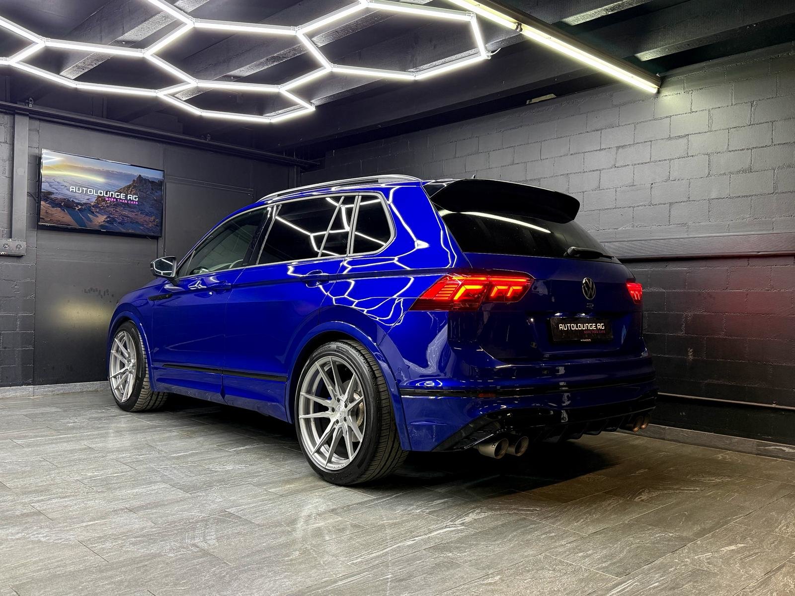 VW Tiguan 2.0TSI R 4Motion DSG *AKRAPOVIC*, Benzina, Occasioni / Usate, Automatico - 5