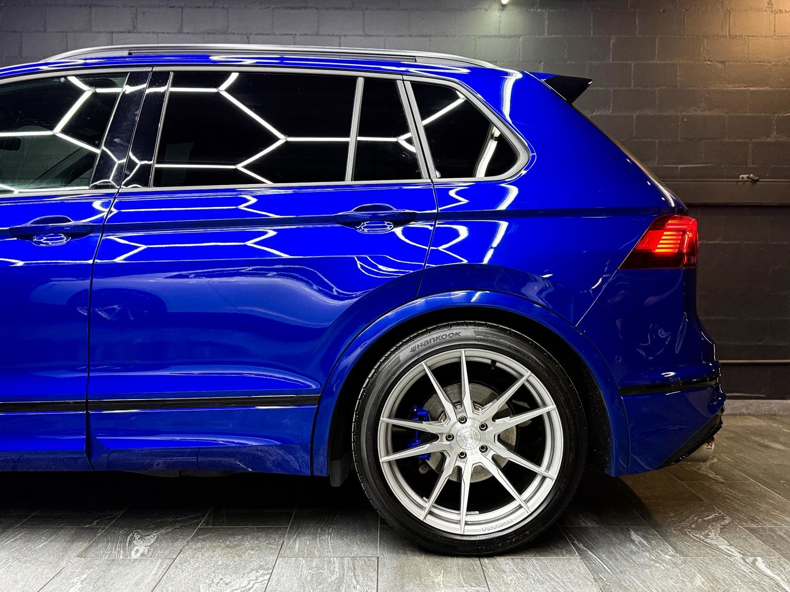 VW Tiguan 2.0TSI R 4Motion DSG *AKRAPOVIC*, Benzina, Occasioni / Usate, Automatico - 7