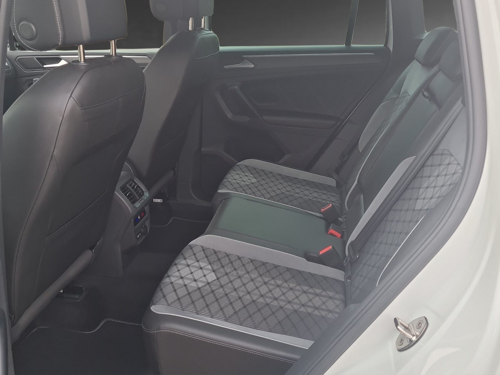 VW Tiguan R-Line SELECTION PHEV, Hybride Integrale Benzina/Elettrica, Occasioni / Usate, Automatico - 7