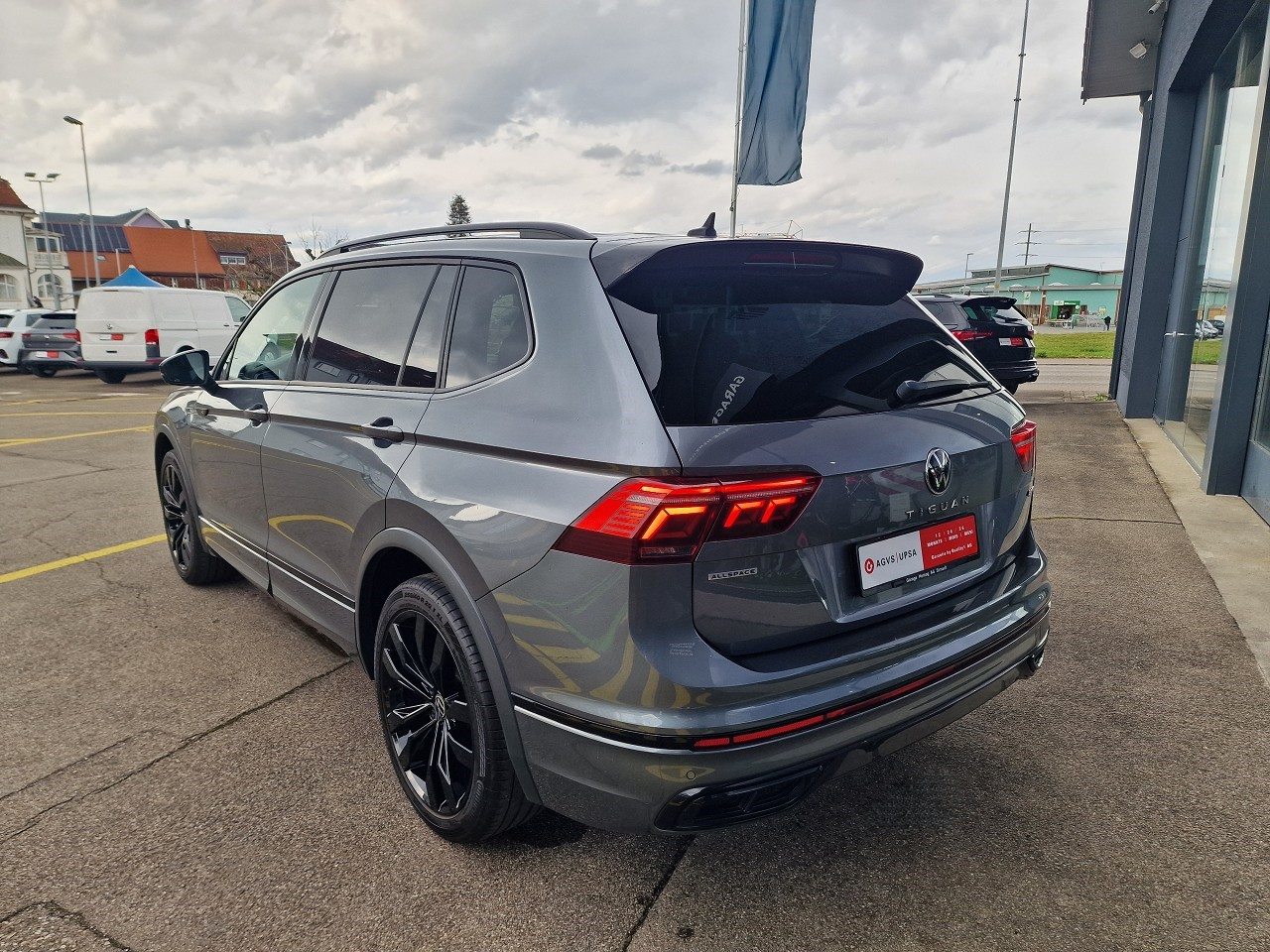 VW Tiguan Allspace PA R-Line, Petrol, Second hand / Used, Automatic - 4