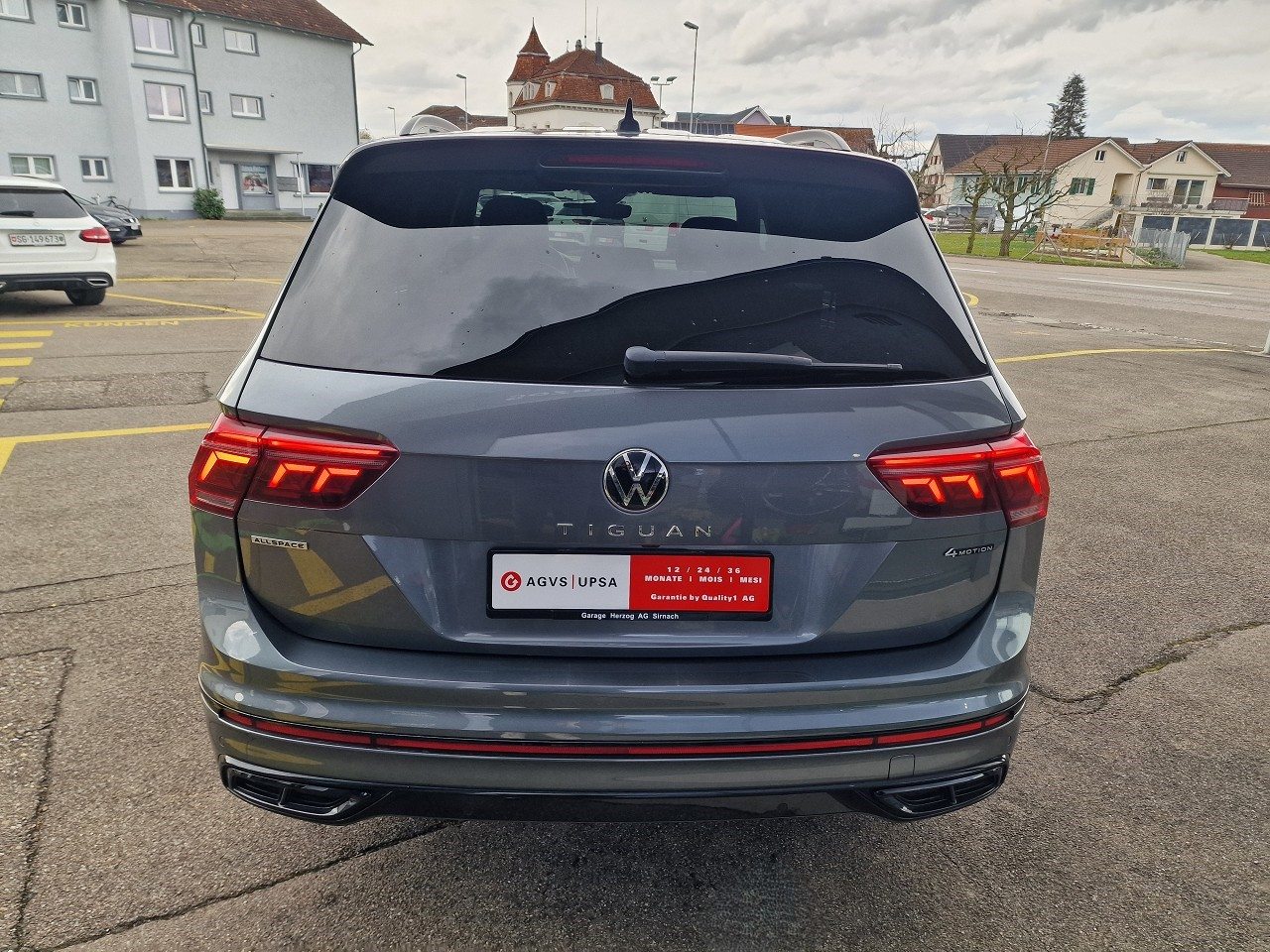 VW Tiguan Allspace PA R-Line, Petrol, Second hand / Used, Automatic - 5
