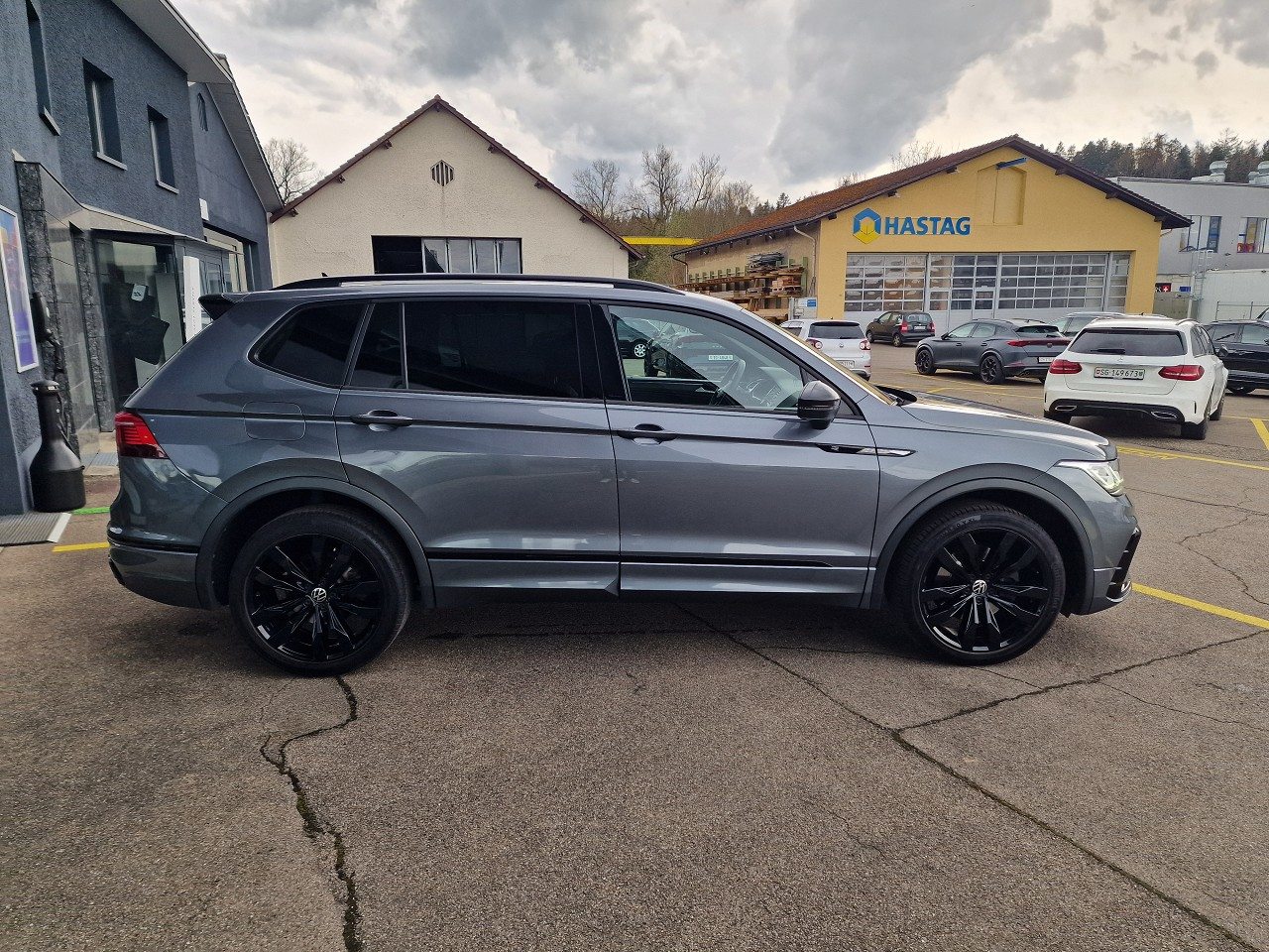 VW Tiguan Allspace PA R-Line, Petrol, Second hand / Used, Automatic - 7