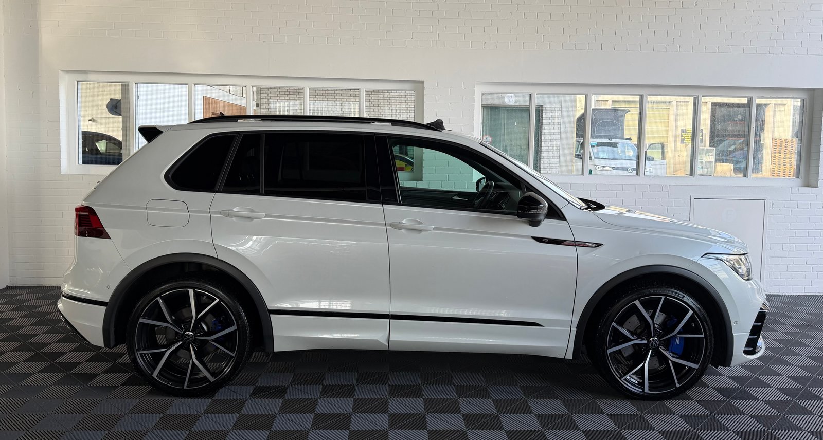 VW Tiguan 2.0TSI R 320 PS 4X4 4Motion DSG, Benzina, Occasioni / Usate, Automatico - 2