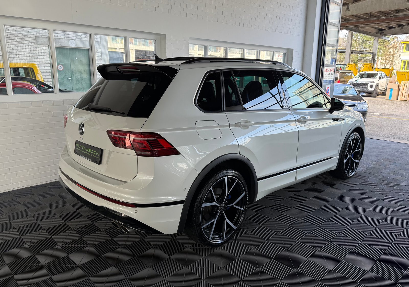 VW Tiguan 2.0TSI R 320 PS 4X4 4Motion DSG, Benzina, Occasioni / Usate, Automatico - 3