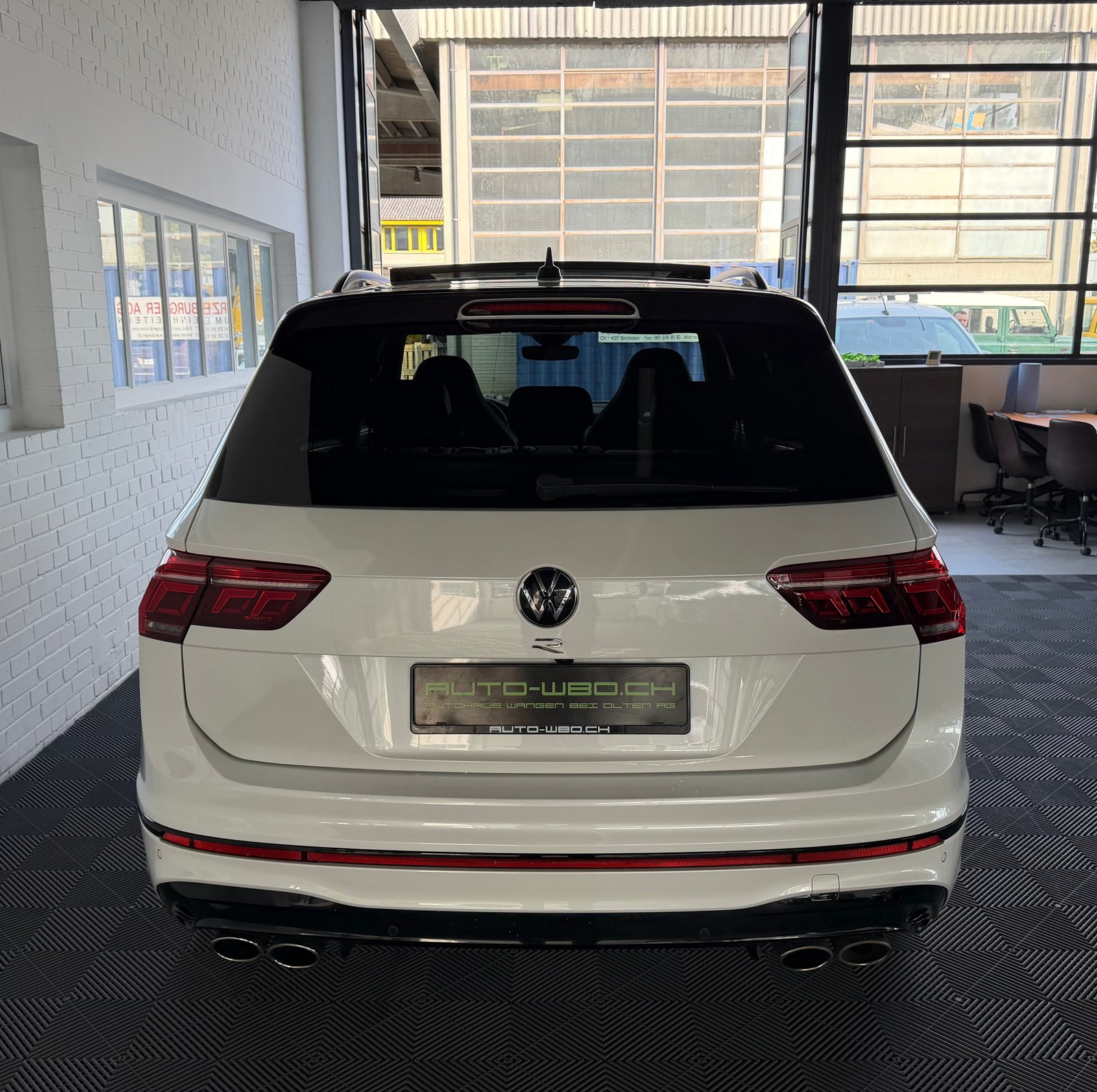 VW Tiguan 2.0TSI R 320 PS 4X4 4Motion DSG, Benzina, Occasioni / Usate, Automatico - 4