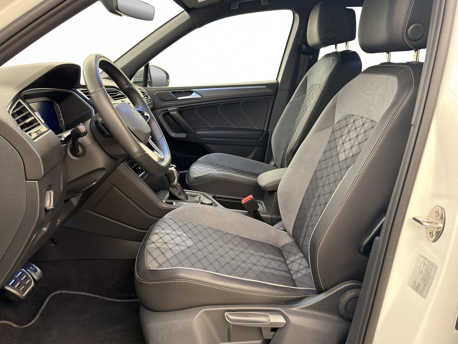 VW Tiguan Allspace 2.0 TSI R-Line DSG 4Motion, Benzin, Occasion / Gebraucht, Automatik - 4