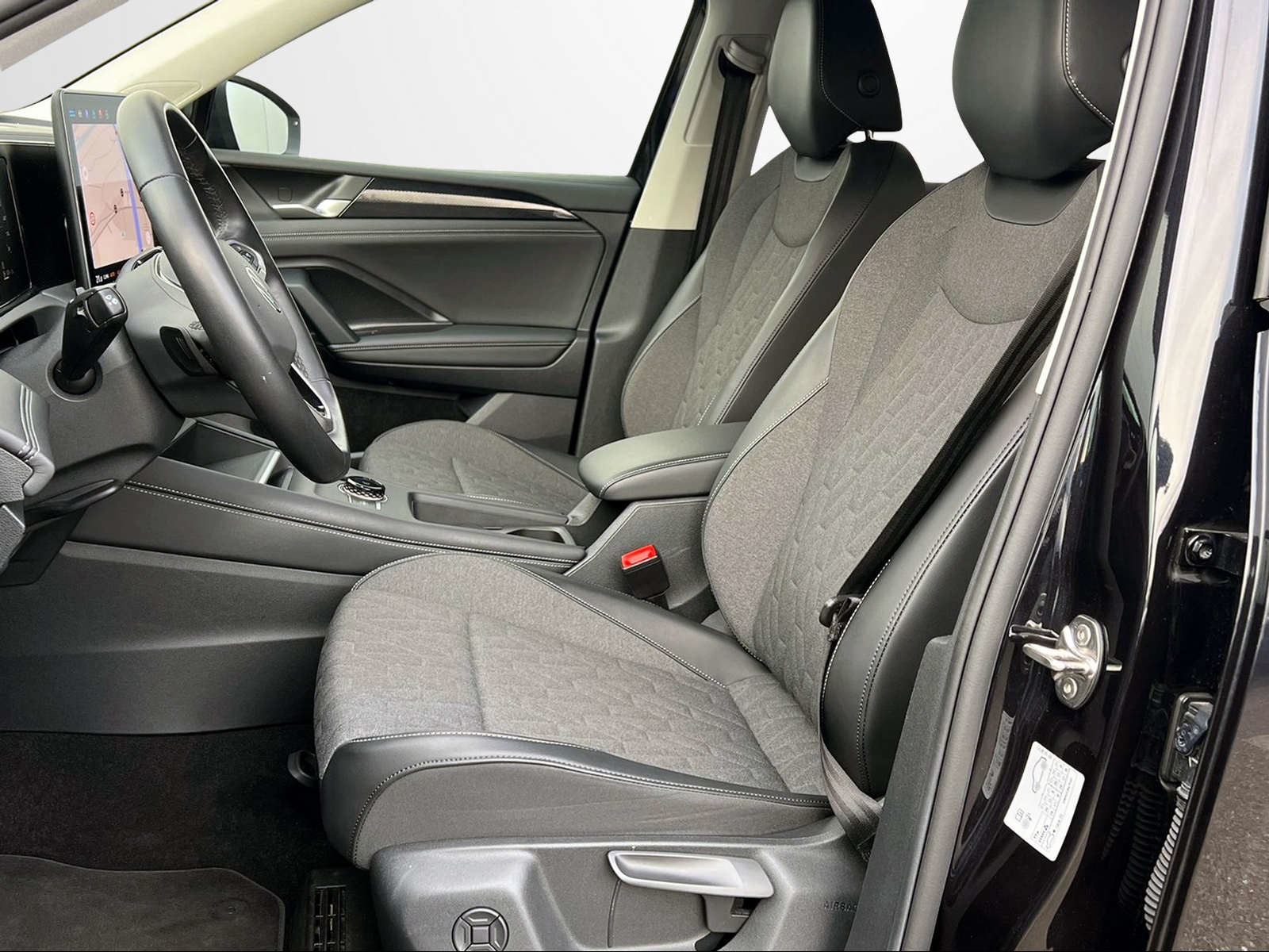 VW Tiguan UNITED, Benzin, Occasion / Gebraucht, Automatik - 5