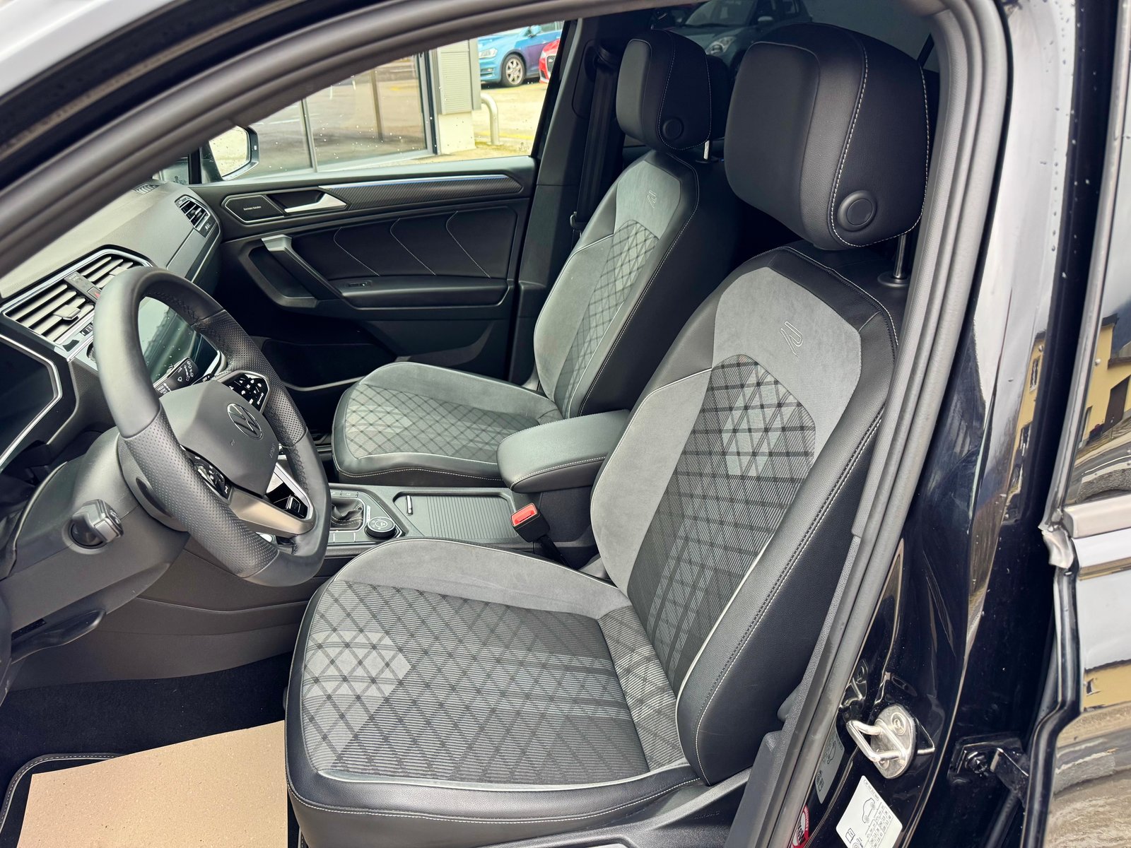 VW Tiguan Allspace 2.0TSI R-Line 4Motion DSG, Benzin, Occasion / Gebraucht, Automatik - 7