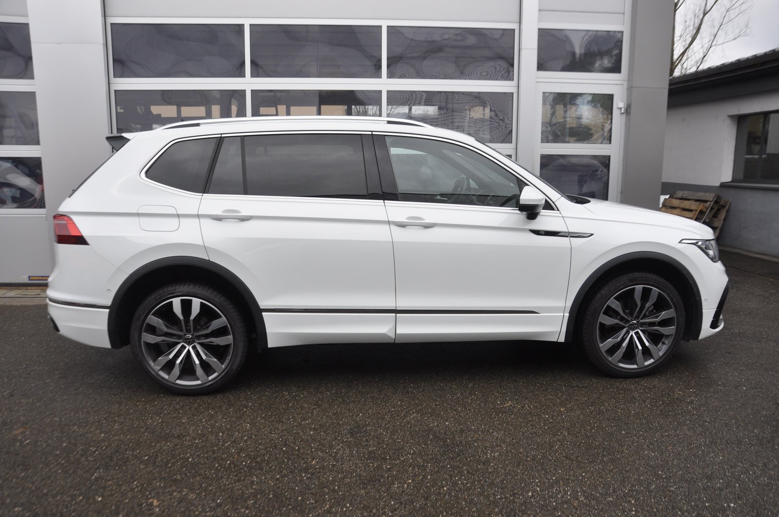VW Tiguan Allspace 2.0 TDI SCR R-Line 4Motion DSG I 7 Plätz, Diesel, Second hand / Used, Automatic - 2