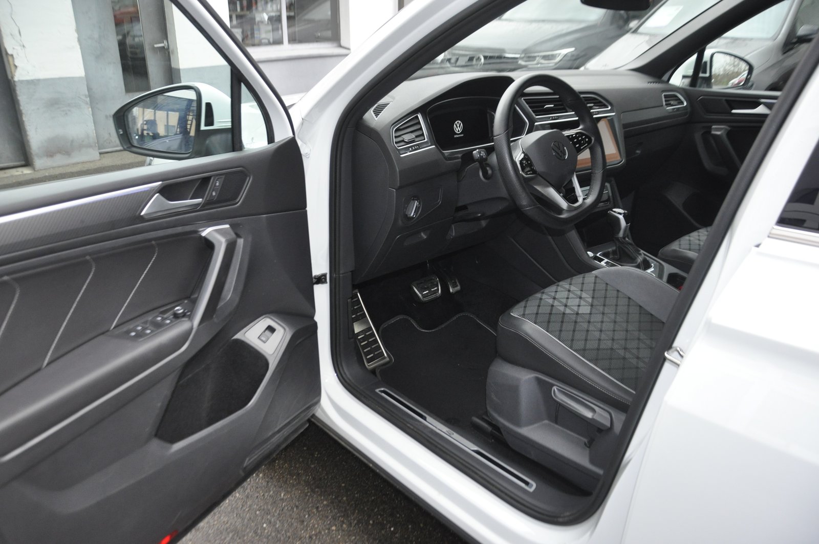 VW Tiguan Allspace 2.0 TDI SCR R-Line 4Motion DSG I 7 Plätz, Diesel, Second hand / Used, Automatic - 4