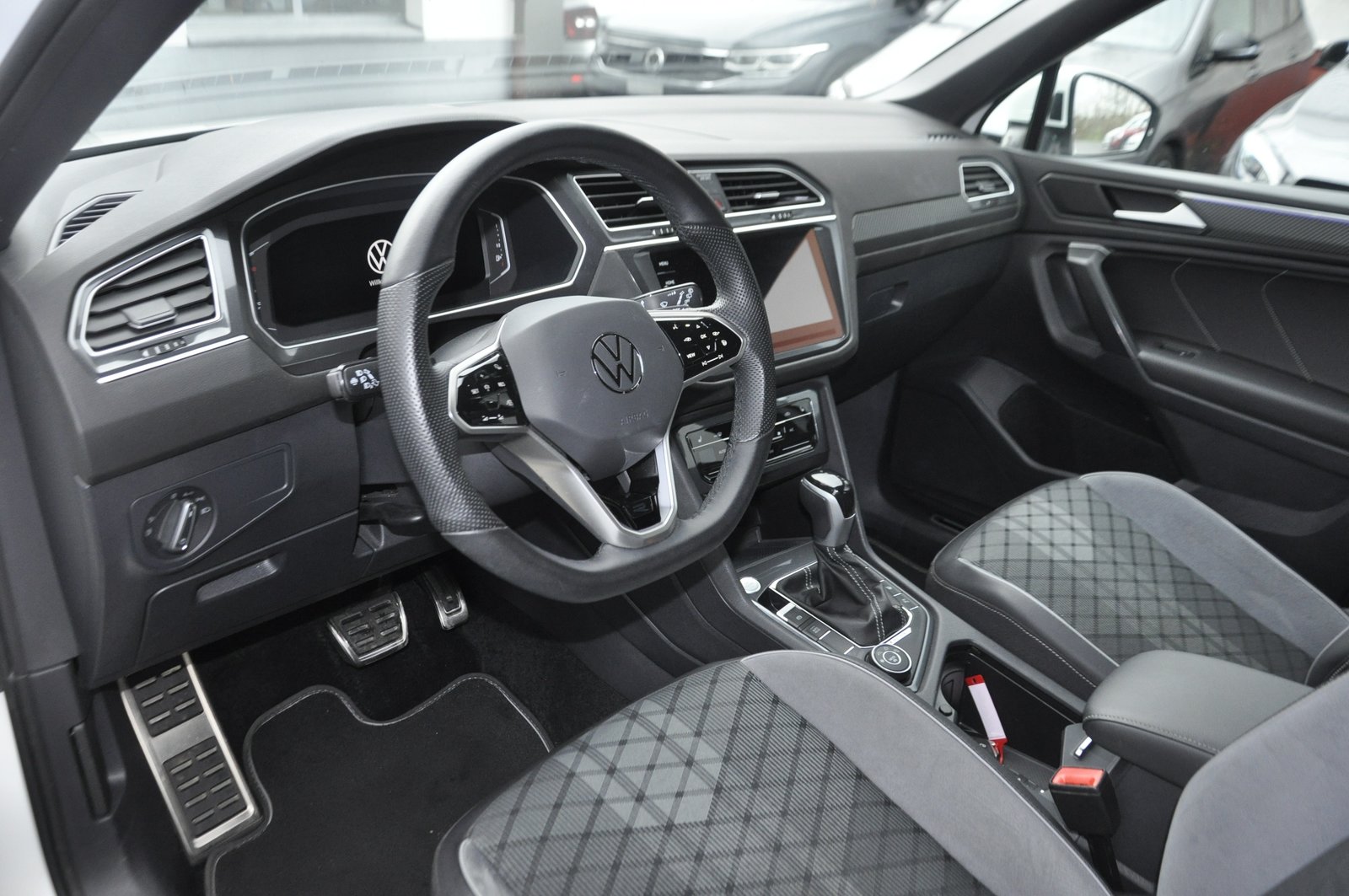 VW Tiguan Allspace 2.0 TDI SCR R-Line 4Motion DSG I 7 Plätz, Diesel, Second hand / Used, Automatic - 6
