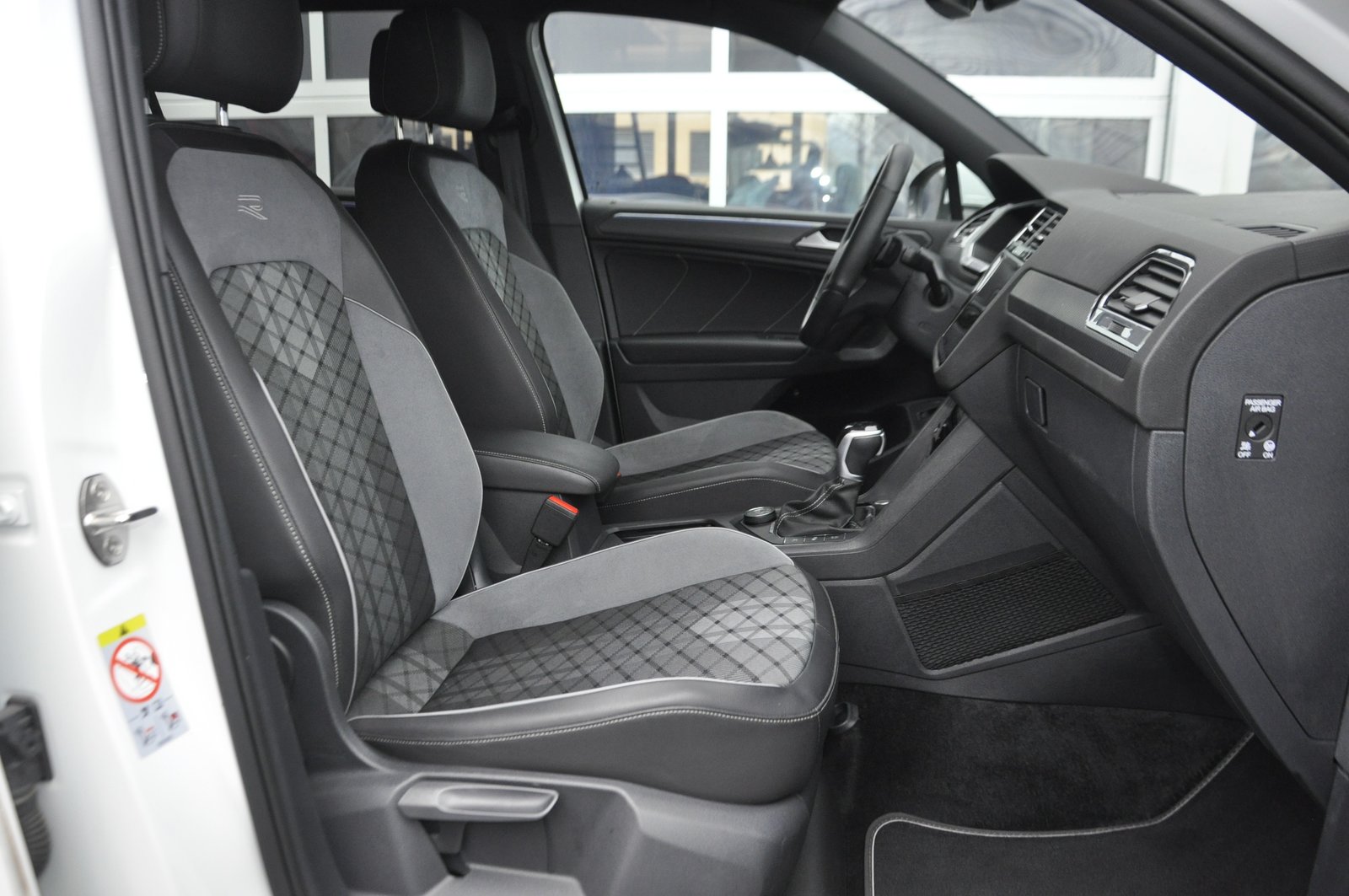 VW Tiguan Allspace 2.0 TDI SCR R-Line 4Motion DSG I 7 Plätz, Diesel, Second hand / Used, Automatic - 7