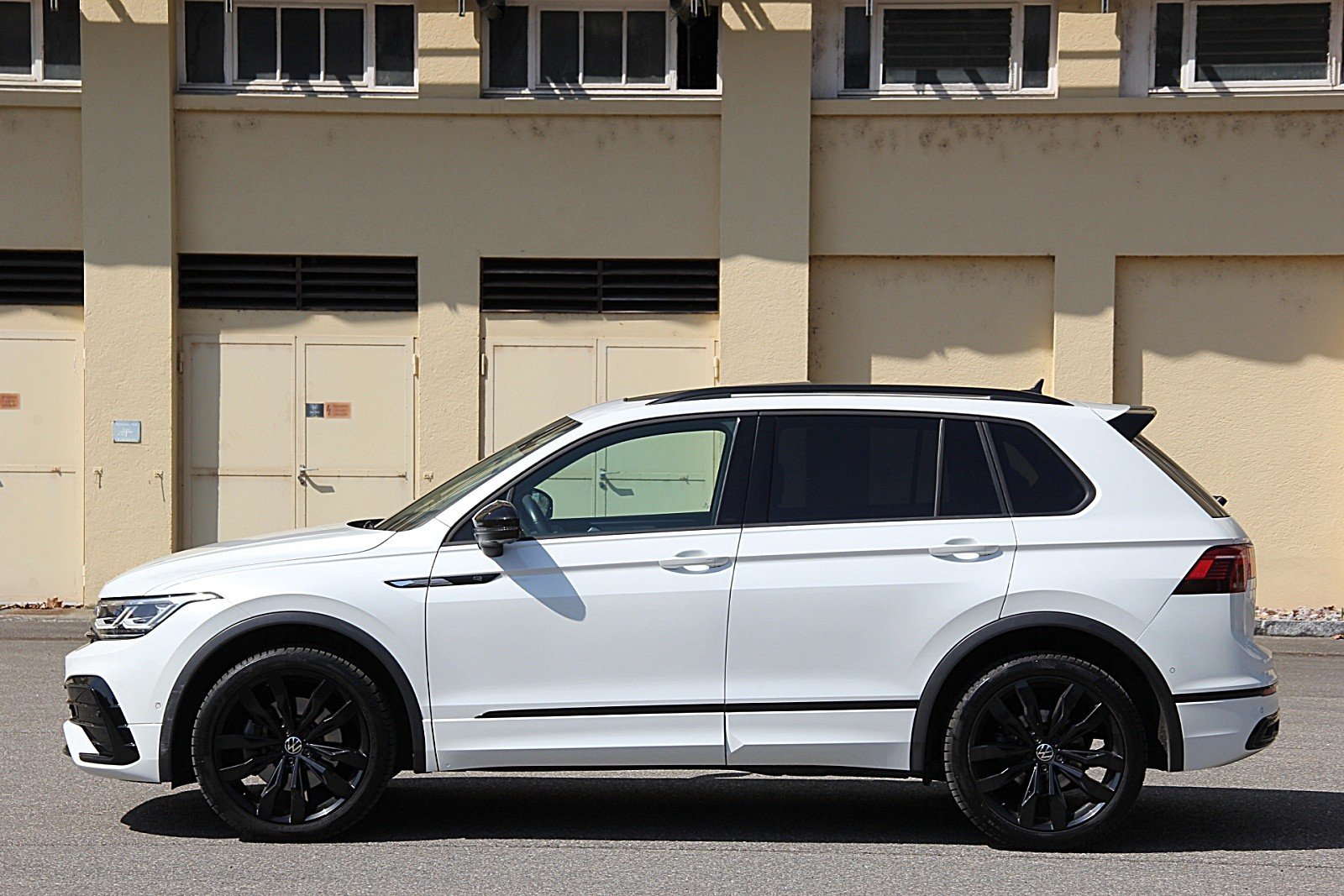 VW Tiguan 2.0 TDI SCR R-Line 4Motion DSG, Diesel, Second hand / Used, Automatic - 2