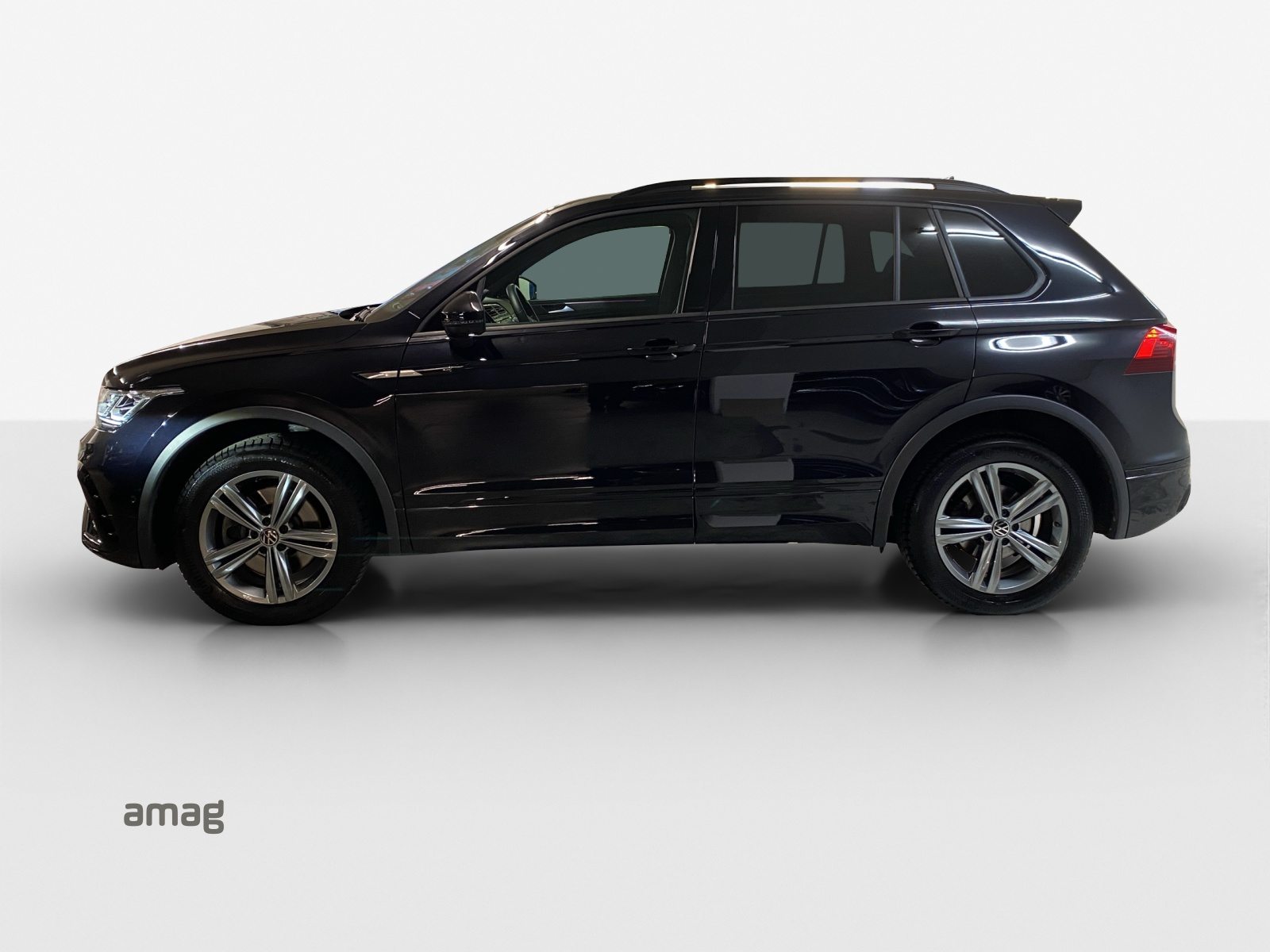 VW Tiguan R-Line, Petrol, Second hand / Used, Automatic - 2