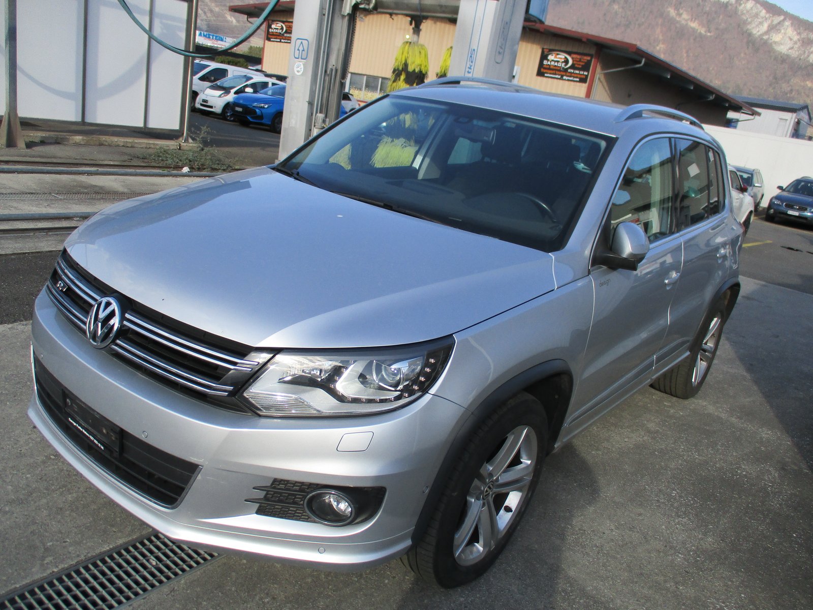 VW Tiguan 2.0 TSI R-Line Design 4Motion DSG, Benzin, Occasion / Gebraucht, Automatik - 2