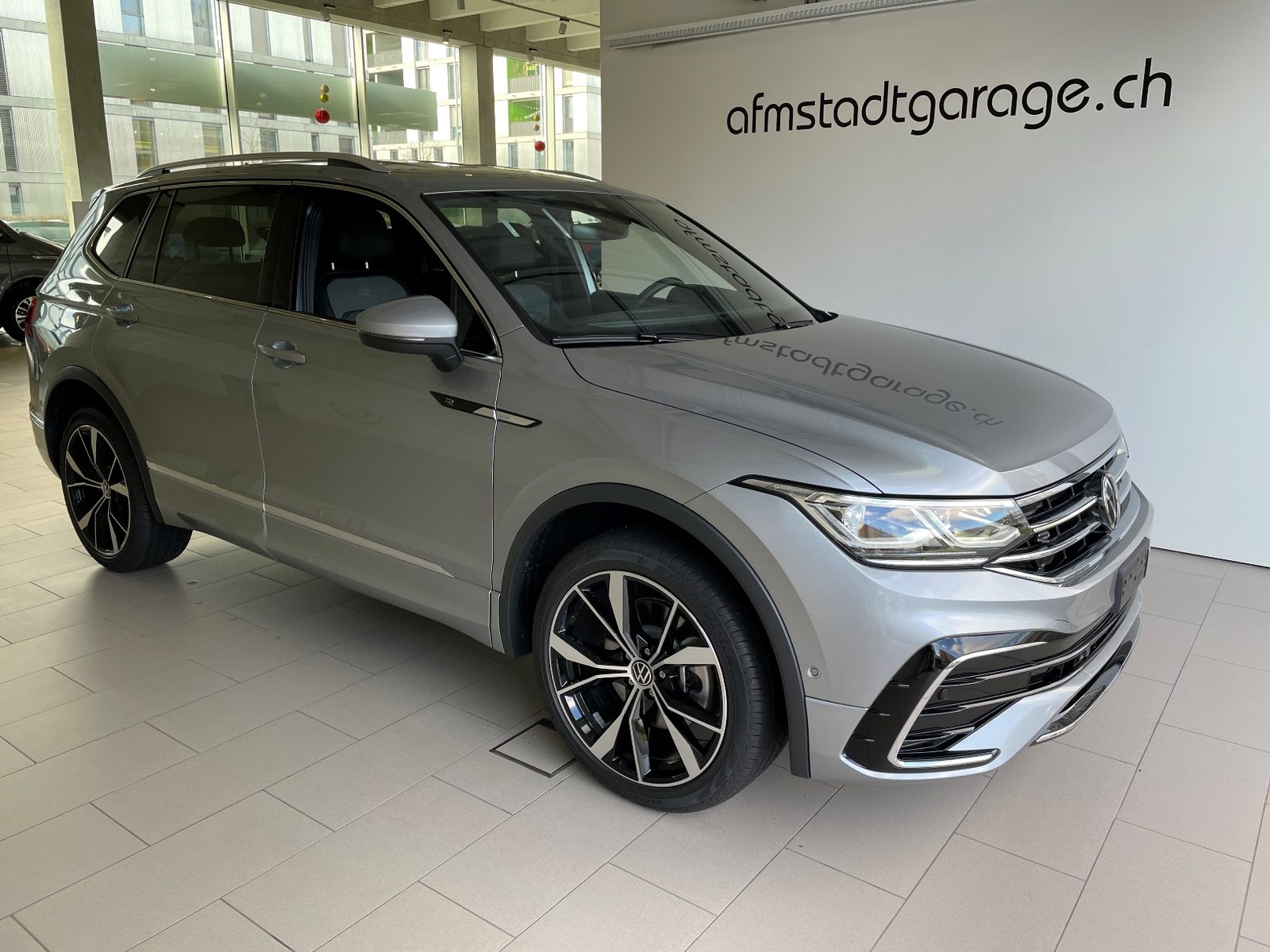 VW Tiguan Allspace PA R-Line, Petrol, Second hand / Used, Automatic - 2
