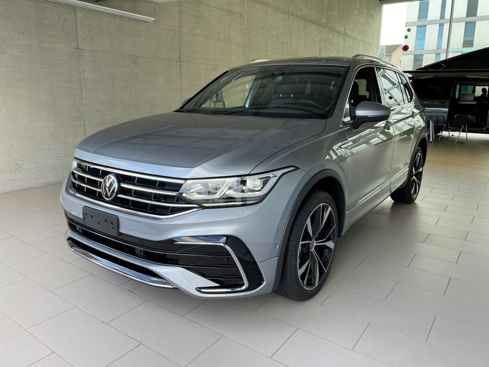 VW Tiguan Allspace PA R-Line, Petrol, Second hand / Used, Automatic - 3