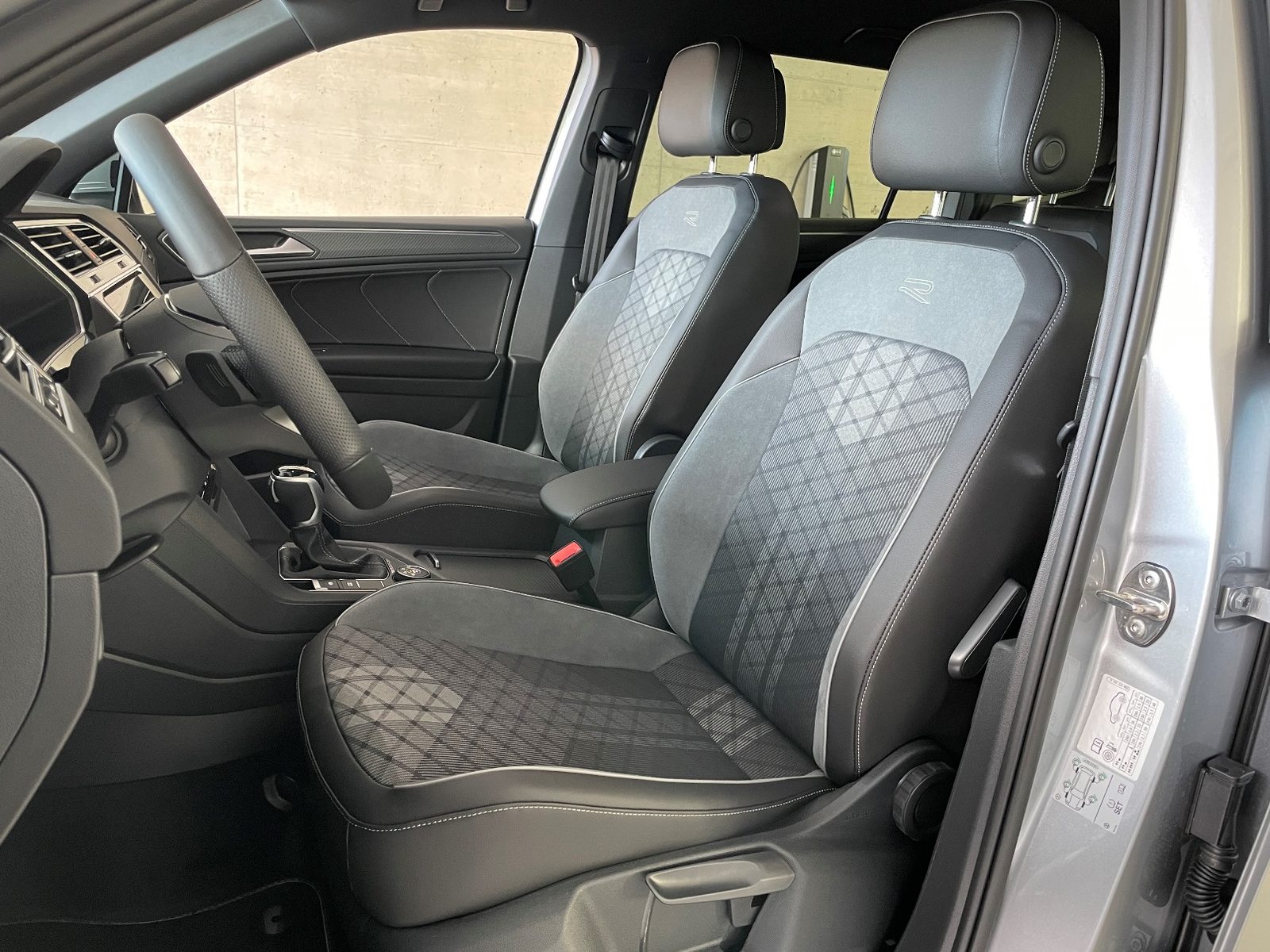 VW Tiguan Allspace PA R-Line, Petrol, Second hand / Used, Automatic - 4