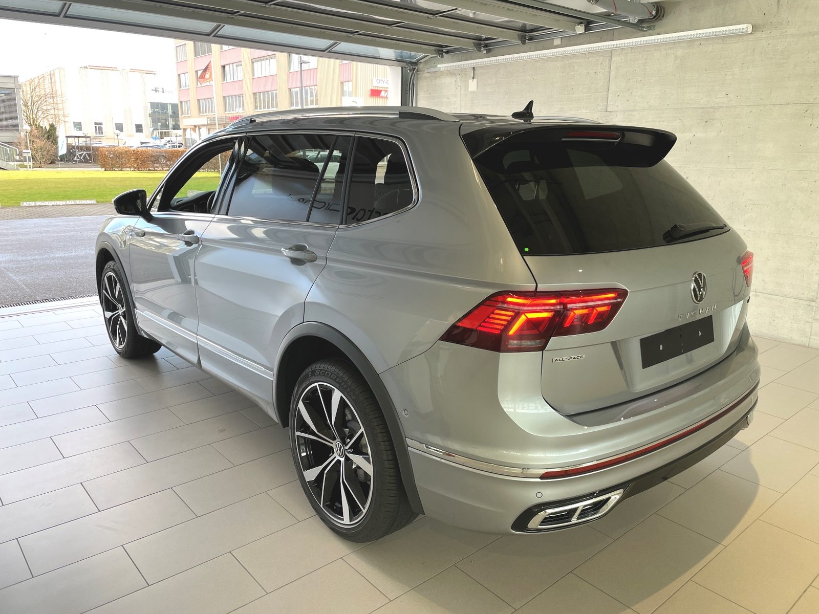 VW Tiguan Allspace PA R-Line, Petrol, Second hand / Used, Automatic - 5