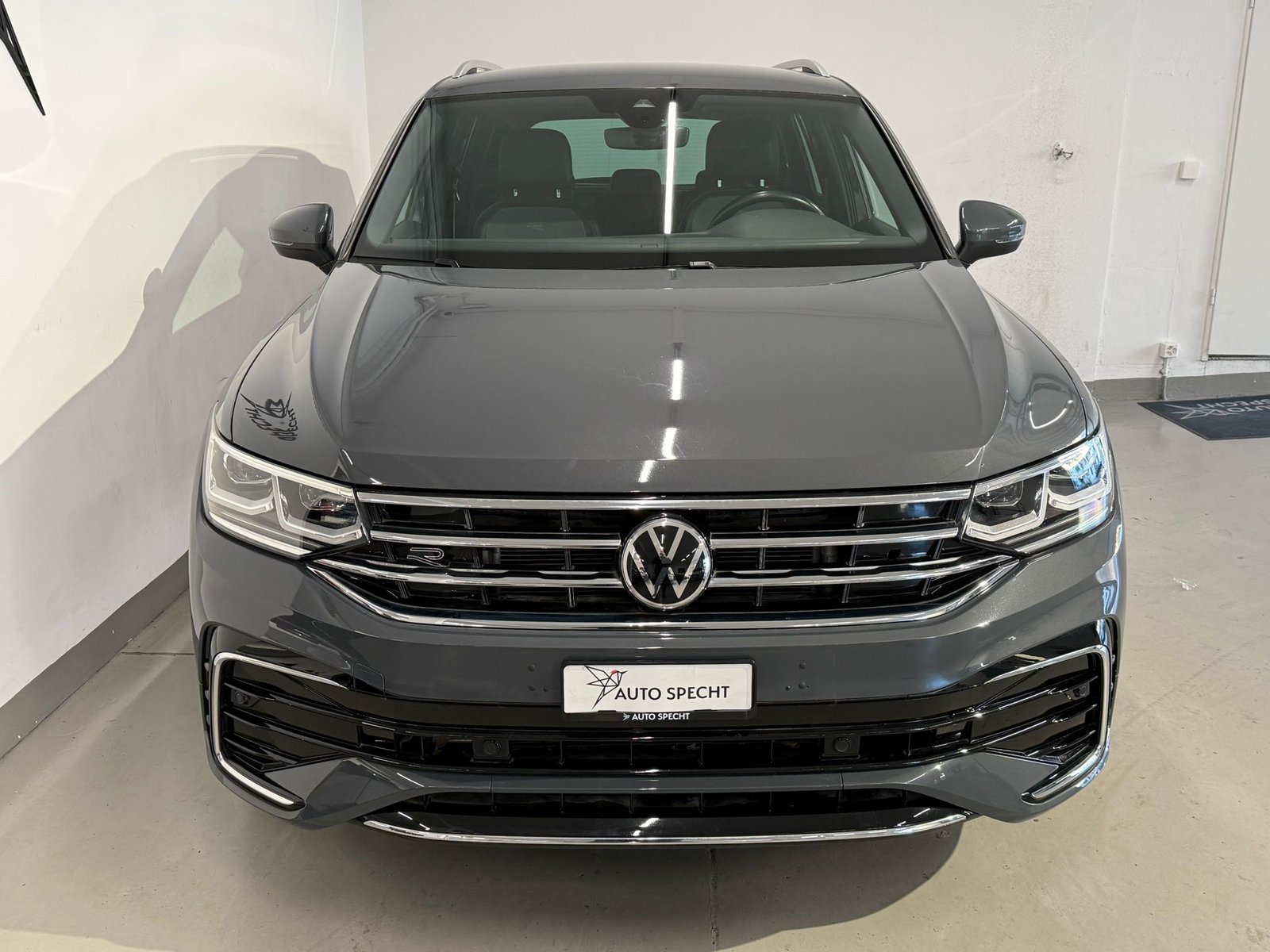 VW Tiguan 2.0TSI R-Line 4Motion DSG, Petrol, Second hand / Used, Automatic - 3