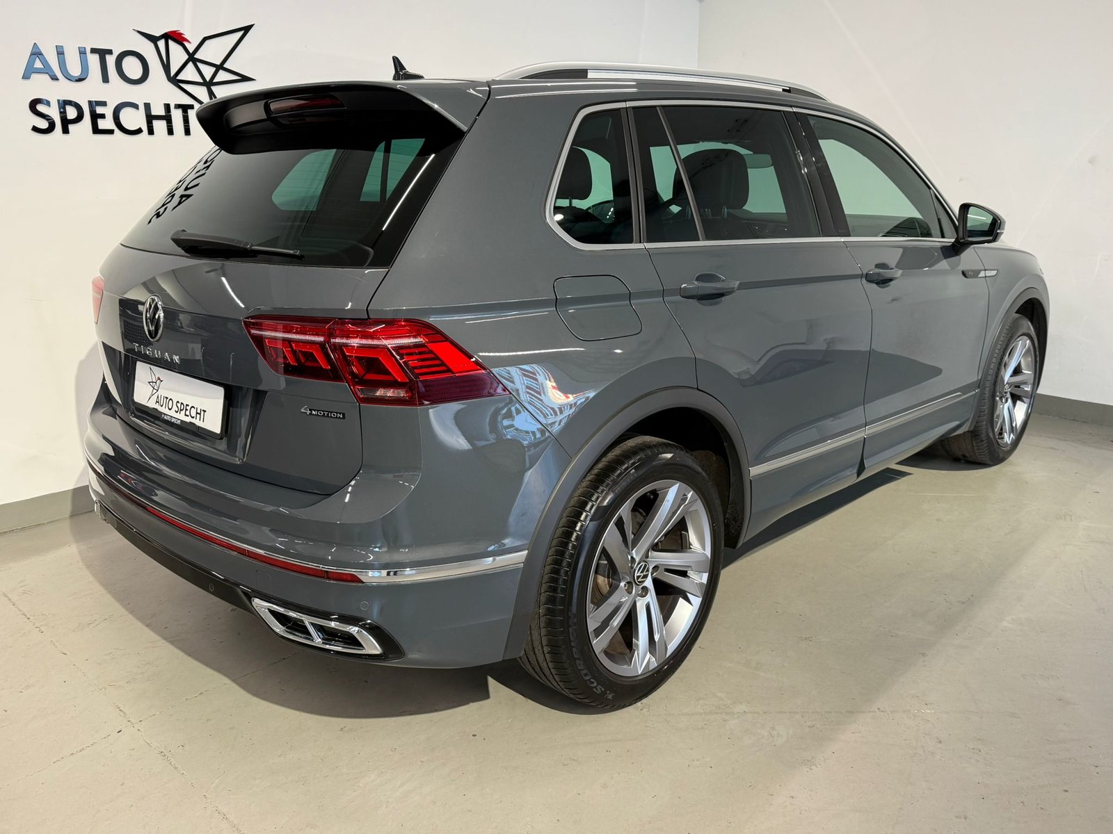 VW Tiguan 2.0TSI R-Line 4Motion DSG, Petrol, Second hand / Used, Automatic - 4