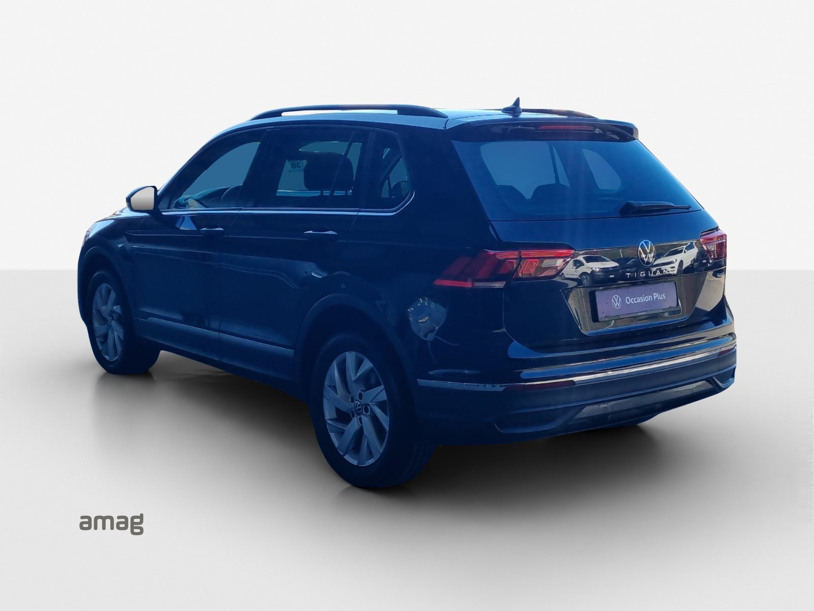 VW Tiguan Life, Petrol, Second hand / Used, Automatic - 3
