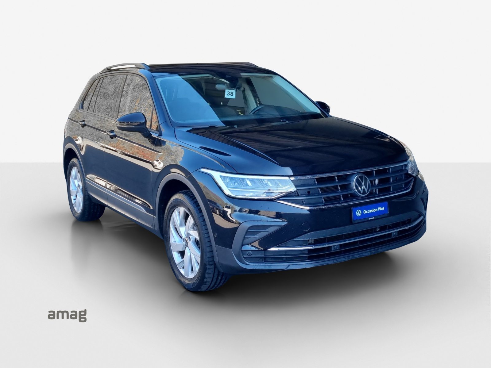 VW Tiguan Life, Petrol, Second hand / Used, Automatic - 6