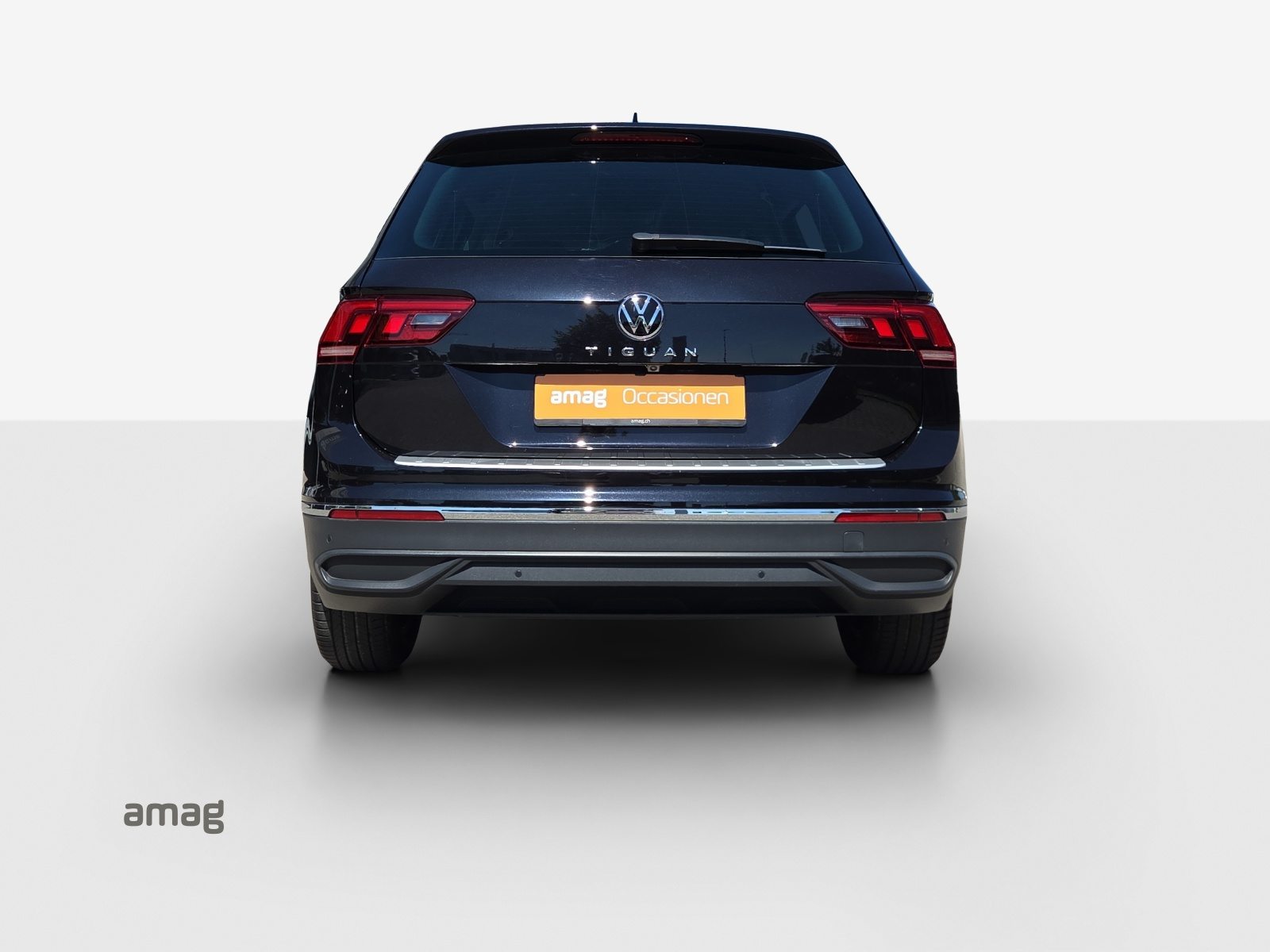 VW Tiguan Life, Petrol, Second hand / Used, Automatic - 4