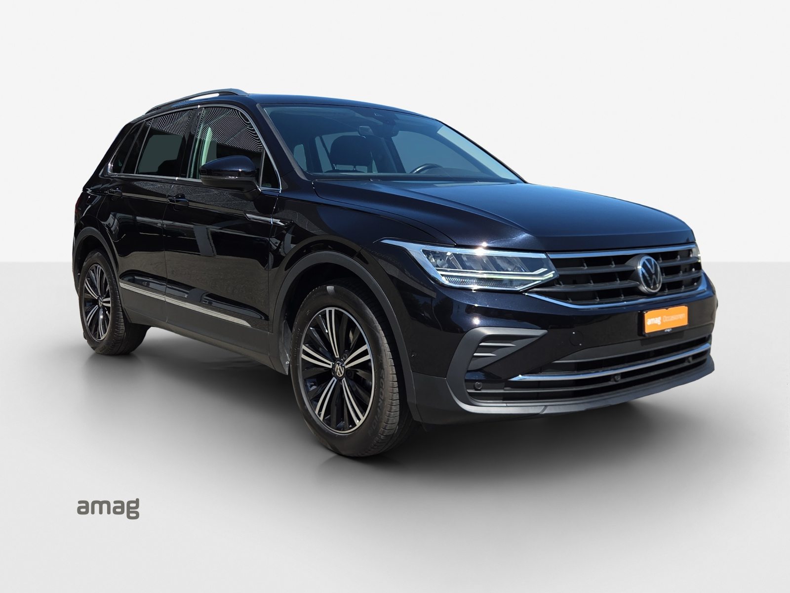 VW Tiguan Life, Petrol, Second hand / Used, Automatic - 6