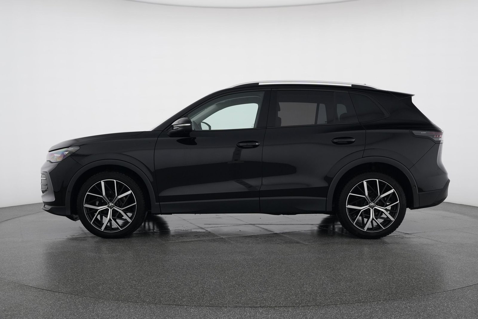 VW Tiguan 1.5 TSI evo2 mHEV United DSG, Mild-Hybrid Petrol/Electric, Second hand / Used, Automatic - 3