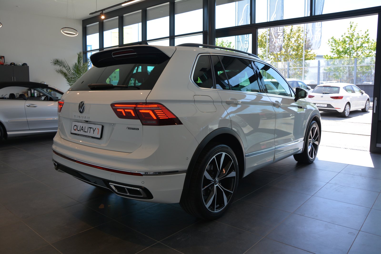 VW Tiguan 2.0TSI R-Line 4Motion DSG, Petrol, Second hand / Used, Automatic - 6