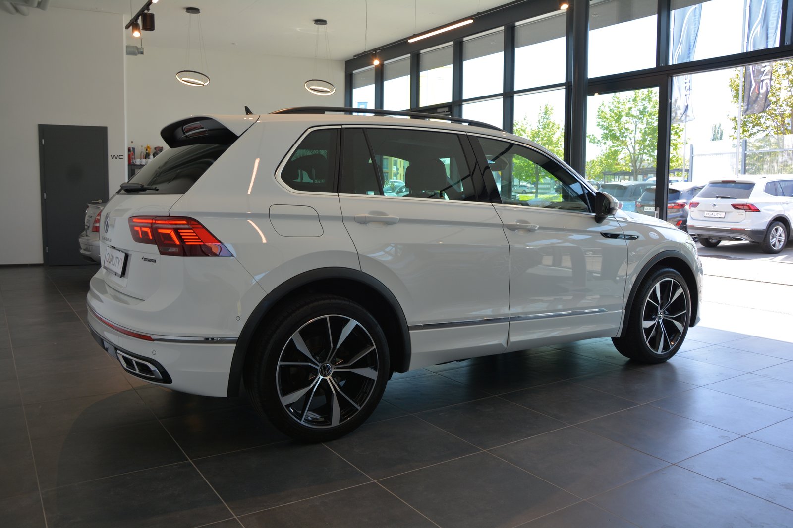 VW Tiguan 2.0TSI R-Line 4Motion DSG, Petrol, Second hand / Used, Automatic - 7