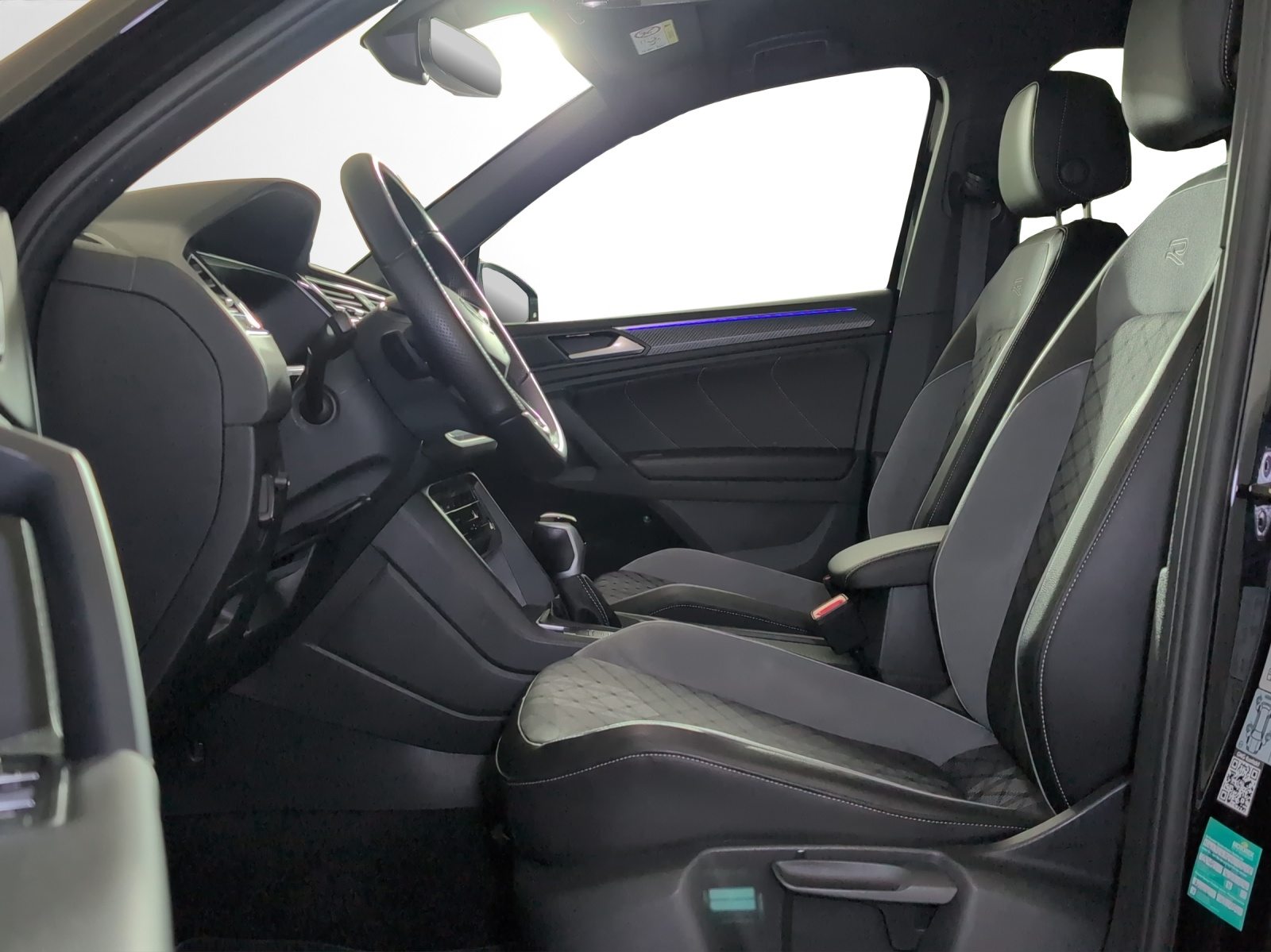 VW Tiguan R-Line, Benzin, Occasion / Gebraucht, Automatik - 6