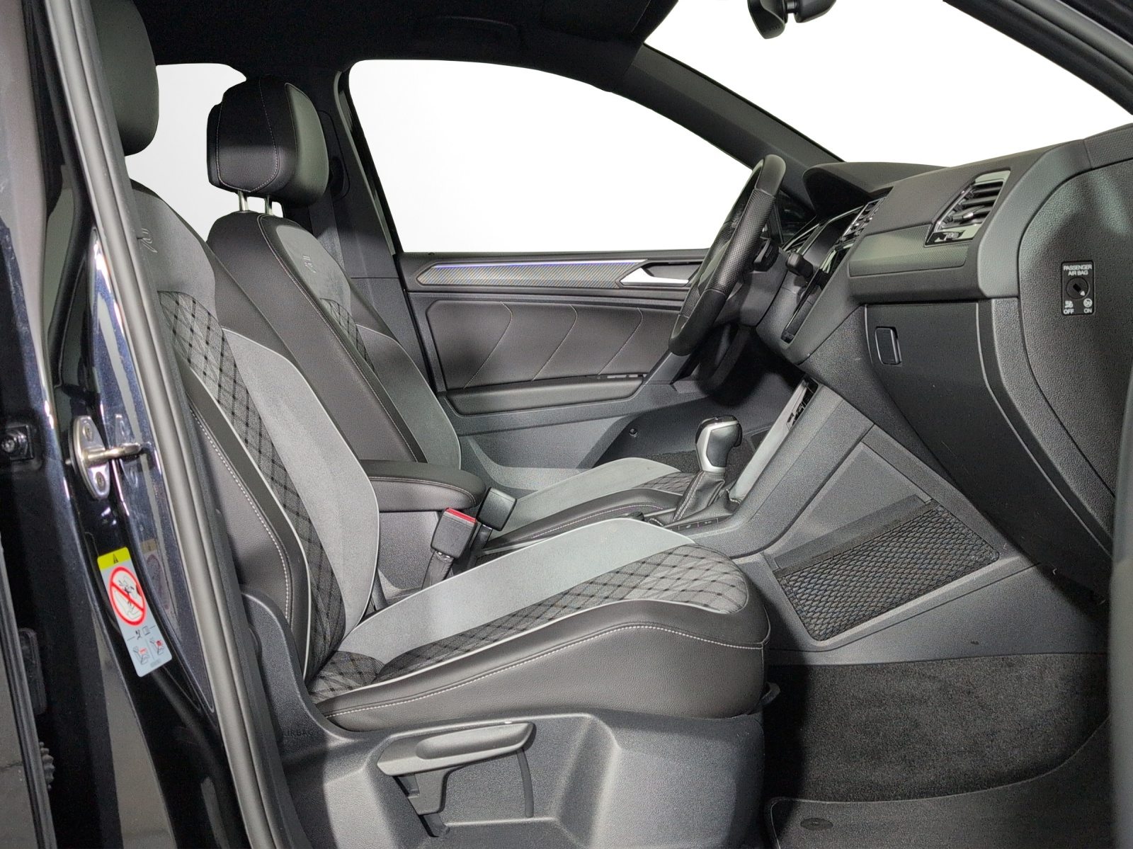 VW Tiguan R-Line, Benzin, Occasion / Gebraucht, Automatik - 7