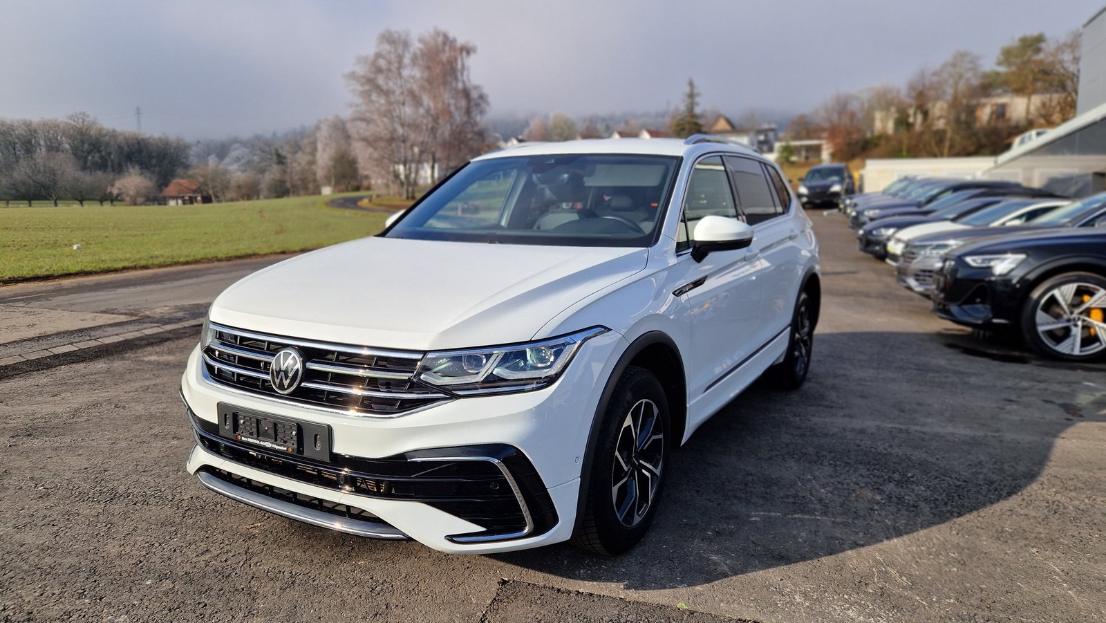 VW Tiguan Allspace 2.0 TDI SCR R-Line 4Motion DSG, Diesel, Second hand / Used, Automatic - 2
