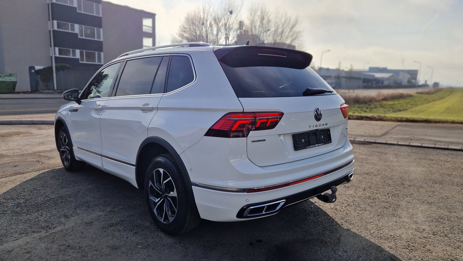 VW Tiguan Allspace 2.0 TDI SCR R-Line 4Motion DSG, Diesel, Second hand / Used, Automatic - 3