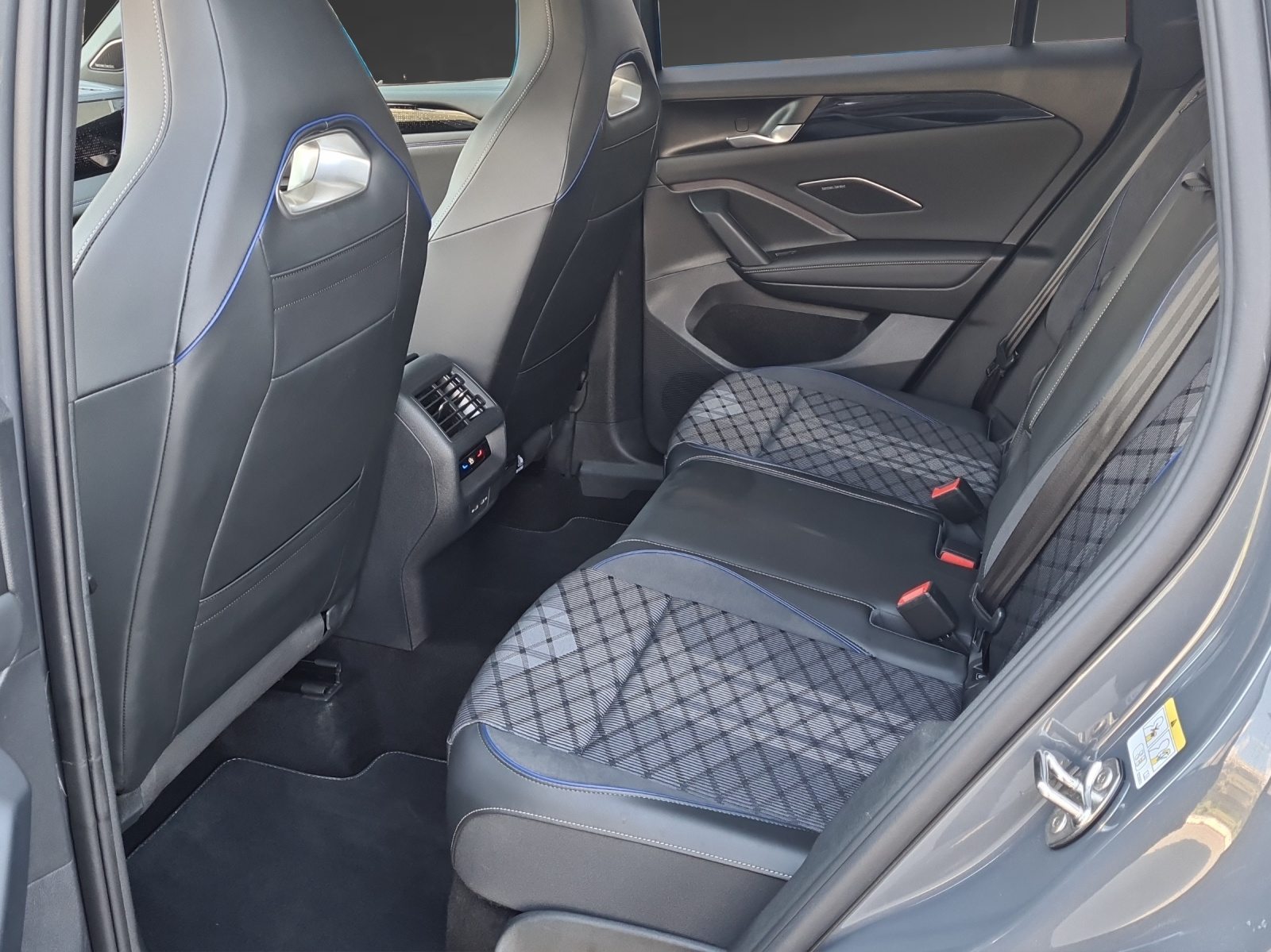 VW Tiguan R-Line, Essence, Occasion / Utilisé, Automatique - 7