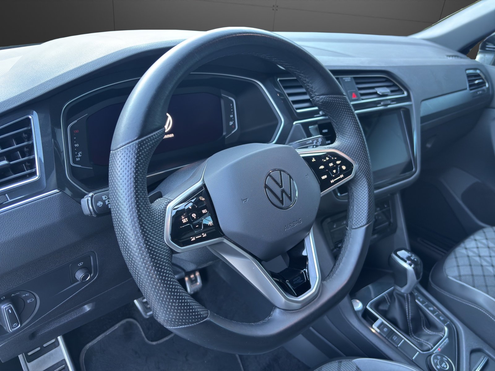 VW Tiguan 2.0TSI R-Line 4Motion DSG, Petrol, Second hand / Used, Automatic - 4