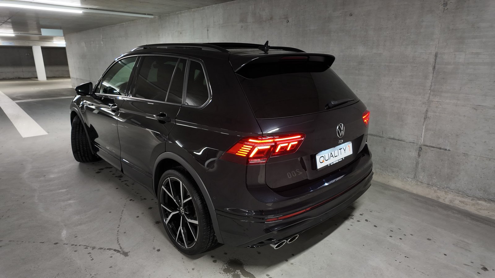 VW Tiguan 2.0TSI R 4Motion DSG, Petrol, Second hand / Used, Automatic - 2