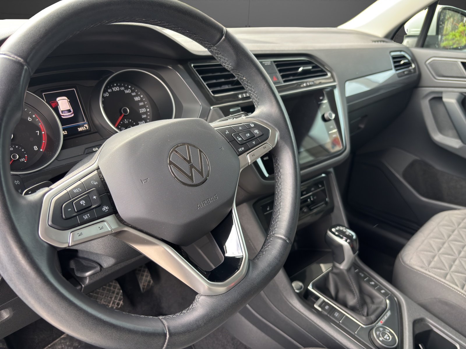 VW Tiguan 2.0TSI Life 4Motion DSG, Petrol, Second hand / Used, Automatic - 4