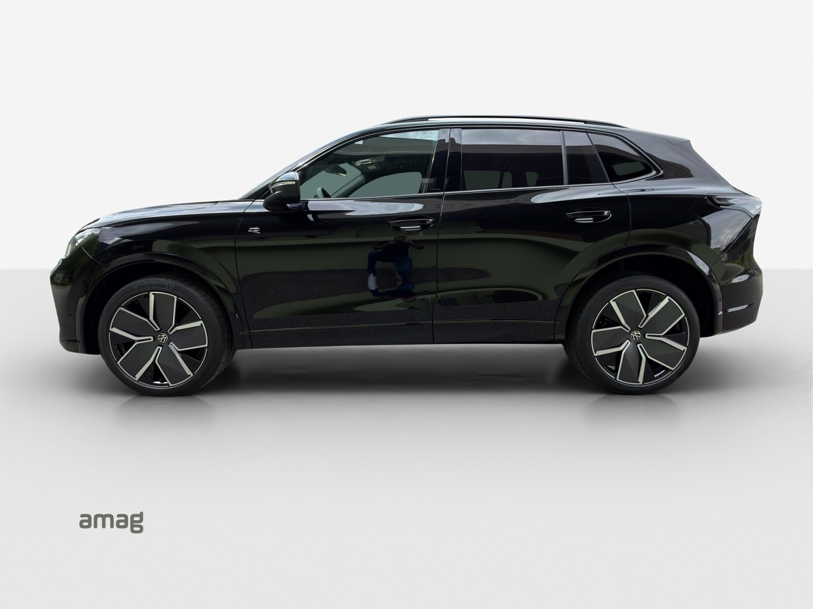 VW Tiguan R-Line, Petrol, Second hand / Used, Automatic - 2