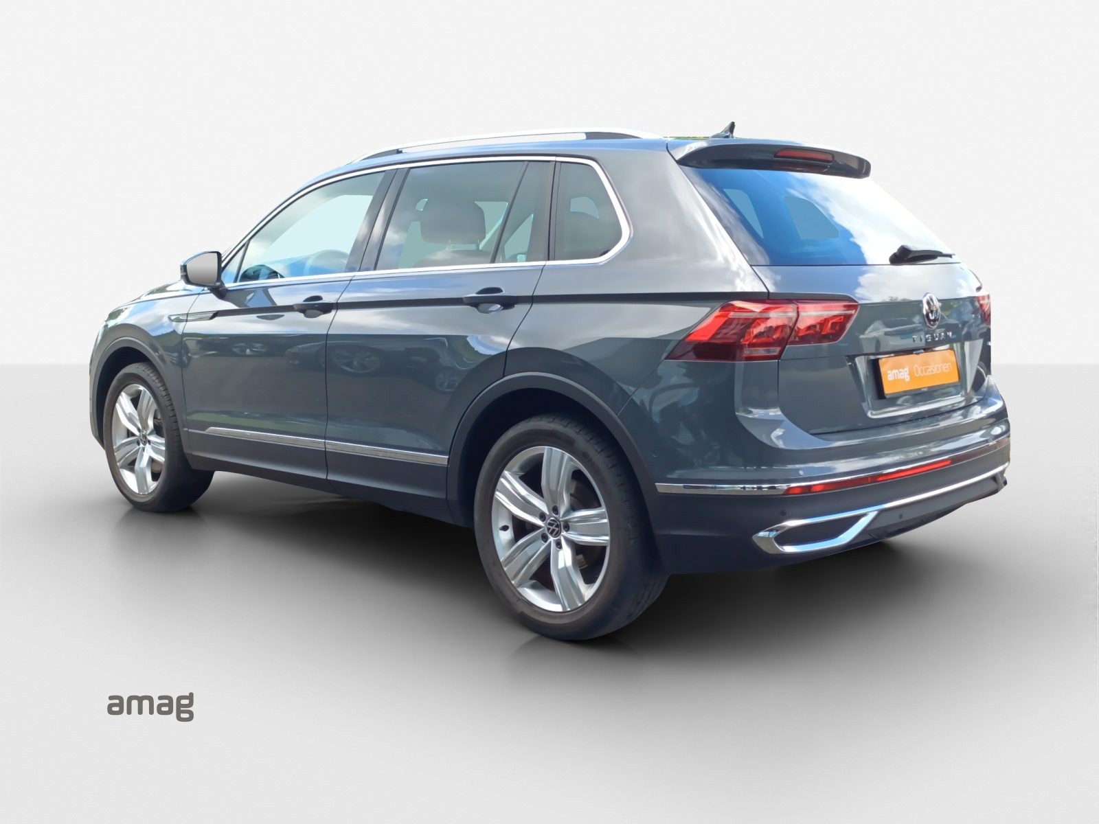 VW Tiguan Elegance, Petrol, Second hand / Used, Automatic - 3
