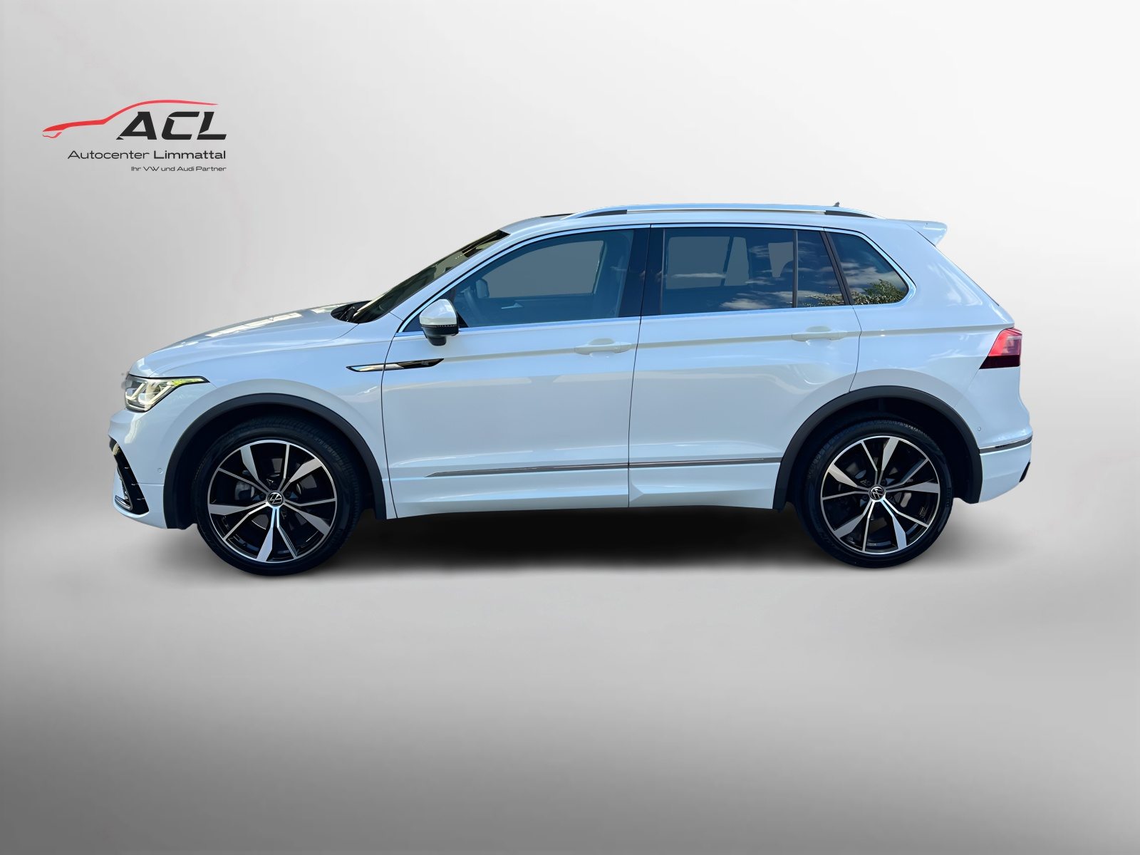 VW Tiguan R-Line, Petrol, Second hand / Used, Automatic - 3
