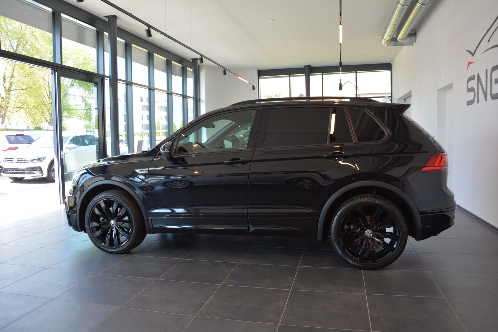 VW Tiguan 2.0 TDI SCR Highline 4Motion DSG R-Line, Diesel, Occasion / Gebraucht, Automatik - 3