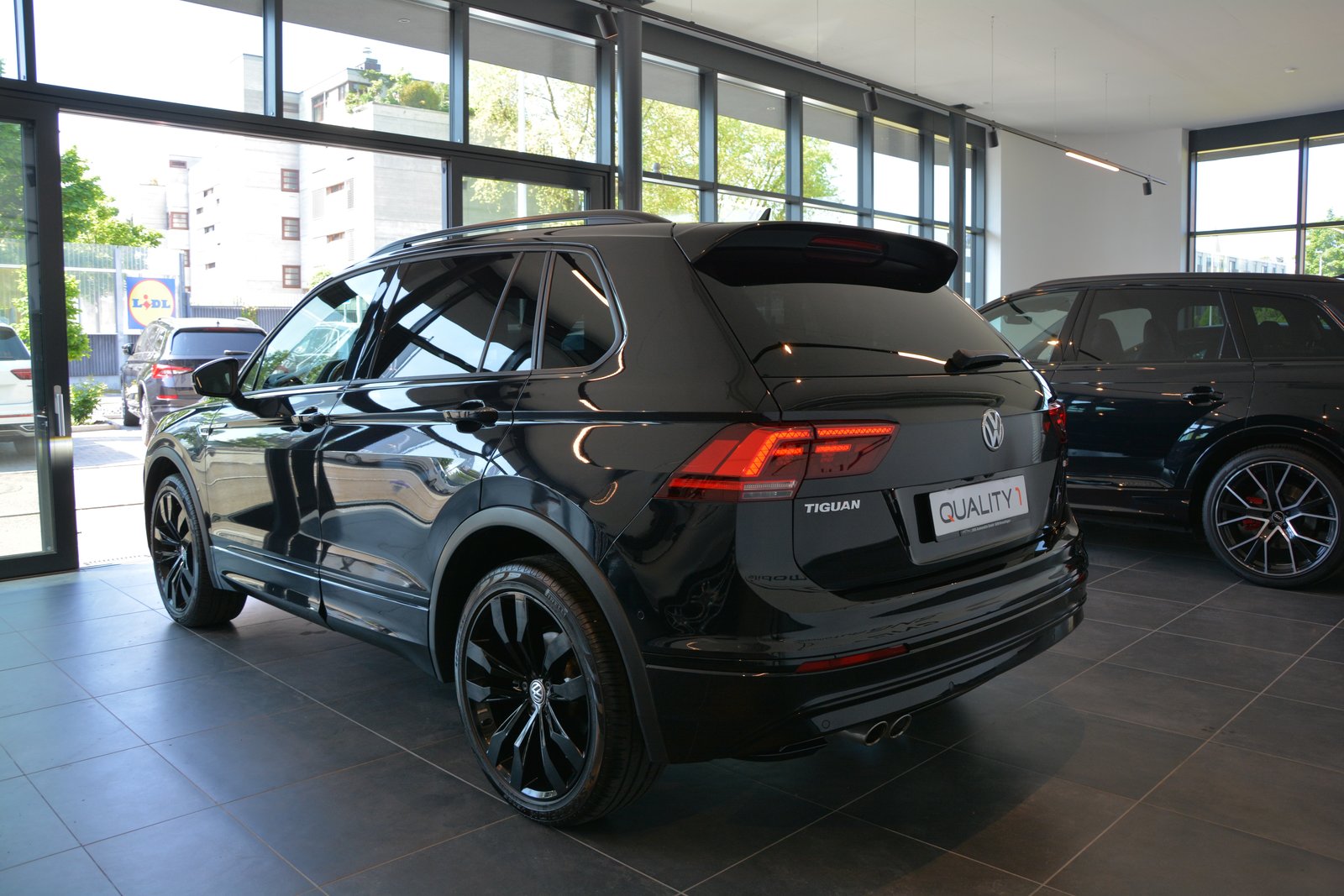 VW Tiguan 2.0 TDI SCR Highline 4Motion DSG R-Line, Diesel, Occasion / Gebraucht, Automatik - 4