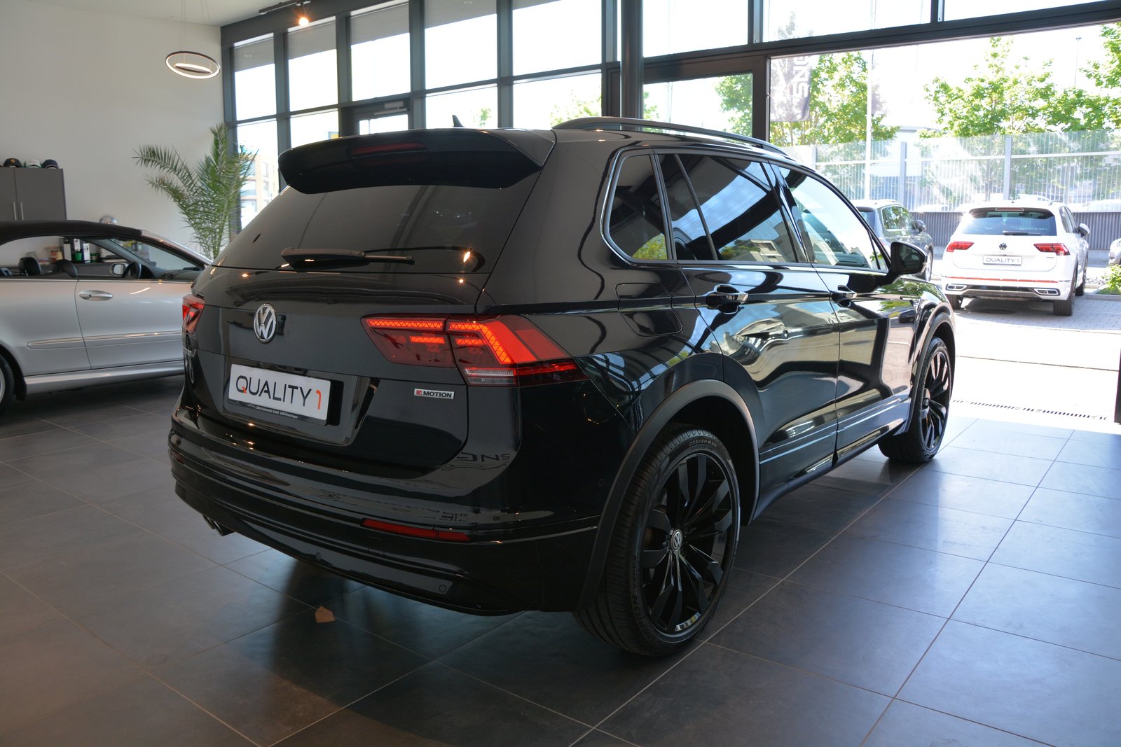 VW Tiguan 2.0 TDI SCR Highline 4Motion DSG R-Line, Diesel, Occasion / Gebraucht, Automatik - 6