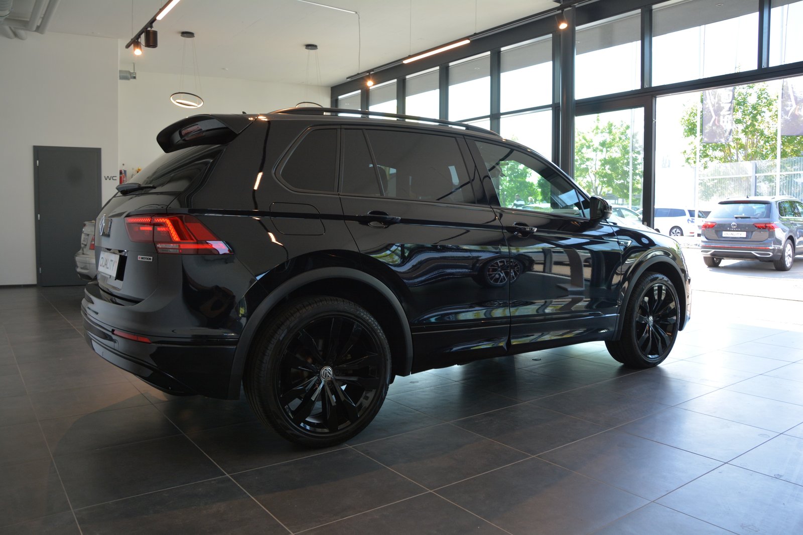 VW Tiguan 2.0 TDI SCR Highline 4Motion DSG R-Line, Diesel, Occasion / Gebraucht, Automatik - 7