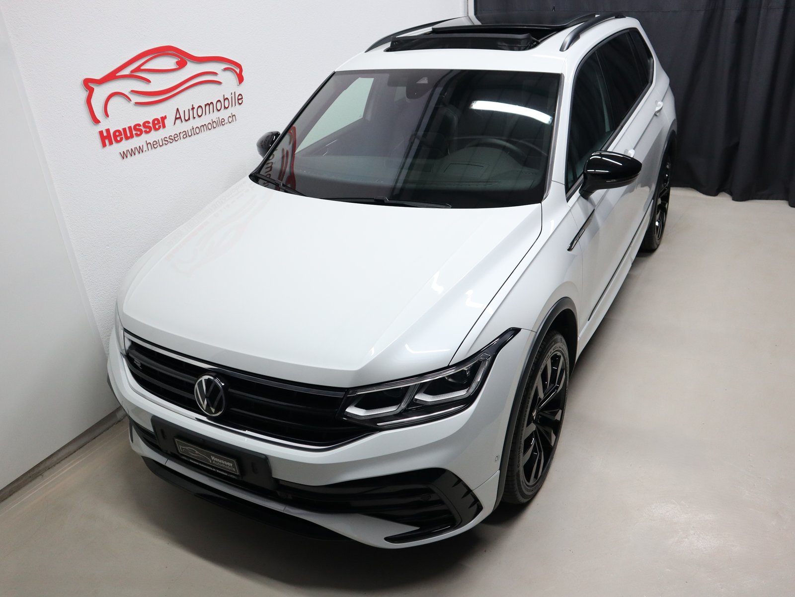VW Tiguan Allspace 2.0 TSI 4Motion DSG - R-Line - Black Styl, Petrol, Second hand / Used, Automatic - 3
